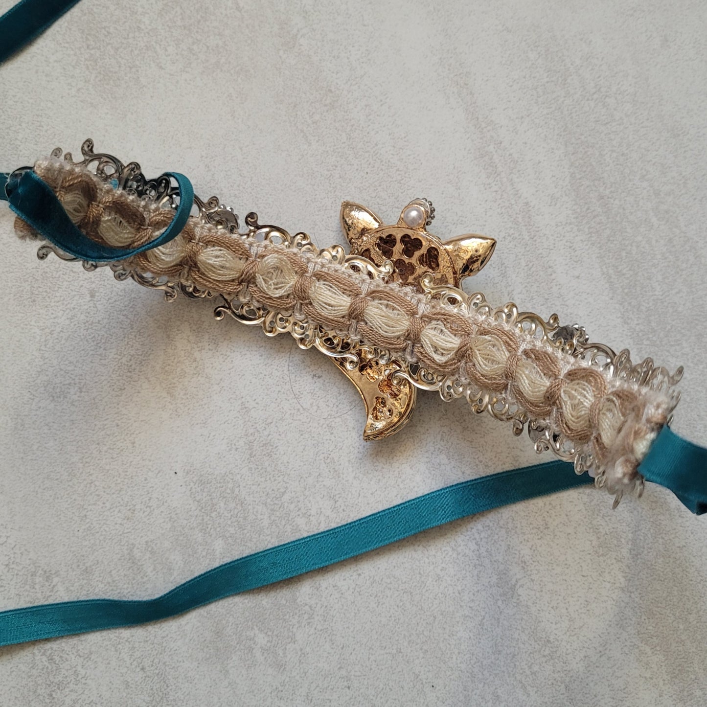 WhatEver collection: The Foxtress metal choker with a green fox, faux pearls and hight quality glass crystals