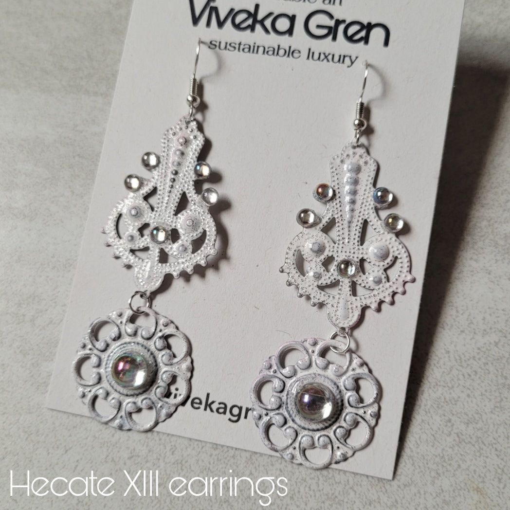 Deusa ex Machina collection: The Hecate earrings
