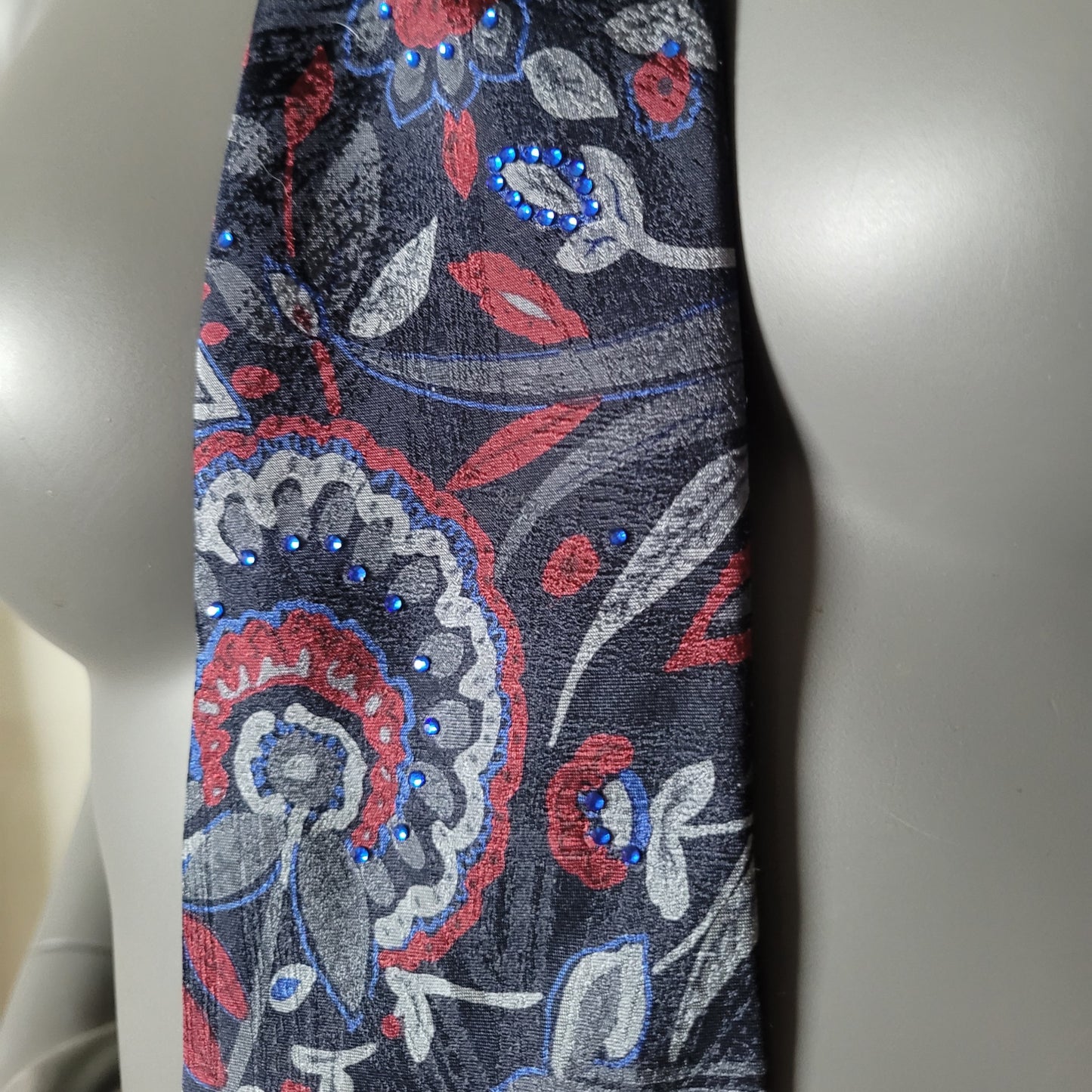 Another Dance collection: Något jag drömt tie, retro necktie with glass crystals