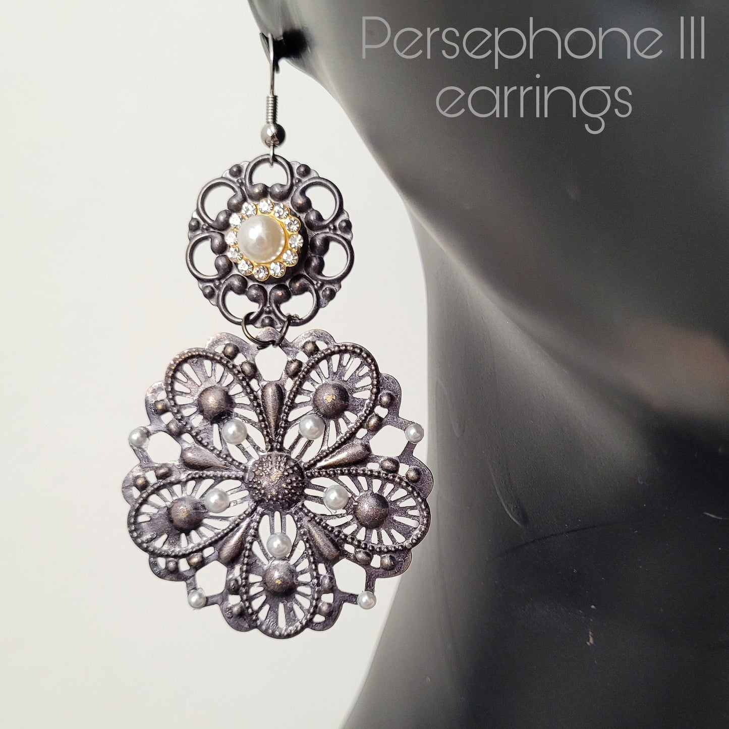 Deusa ex Machina collection: The Persephone earrings