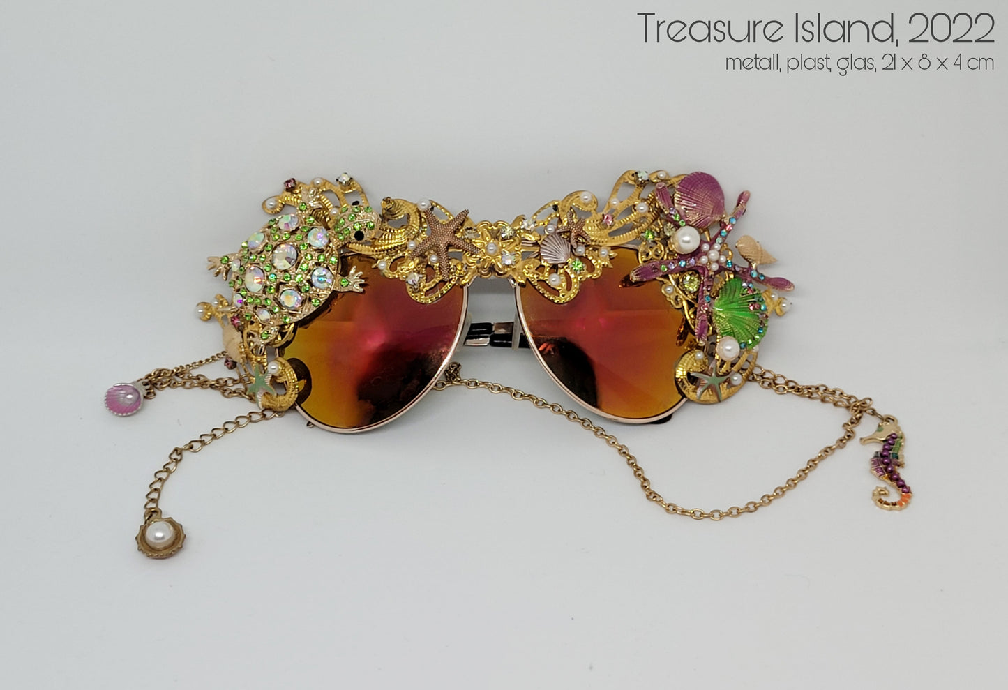 Shifting Depths collection: the Treasure Island sculptural sunglasses