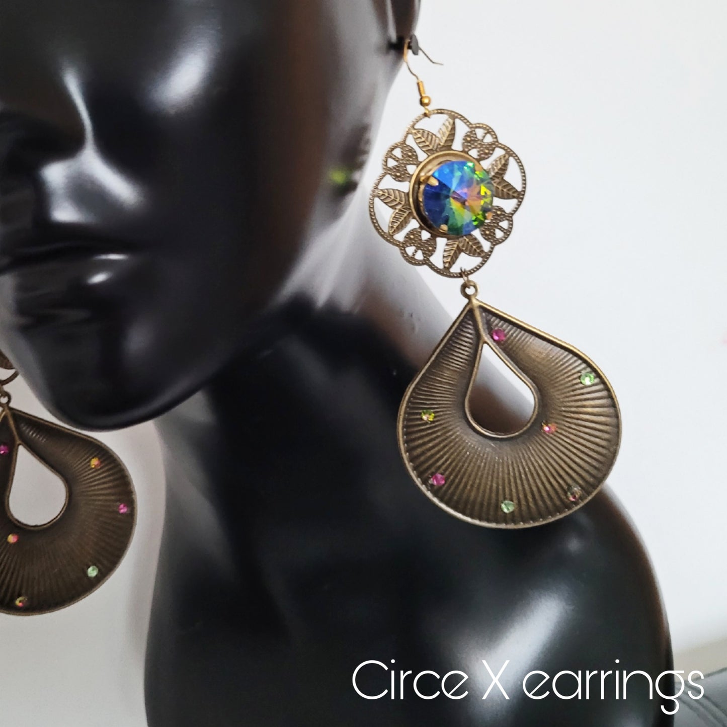 Deusa ex Machina collection: The Circe earrings