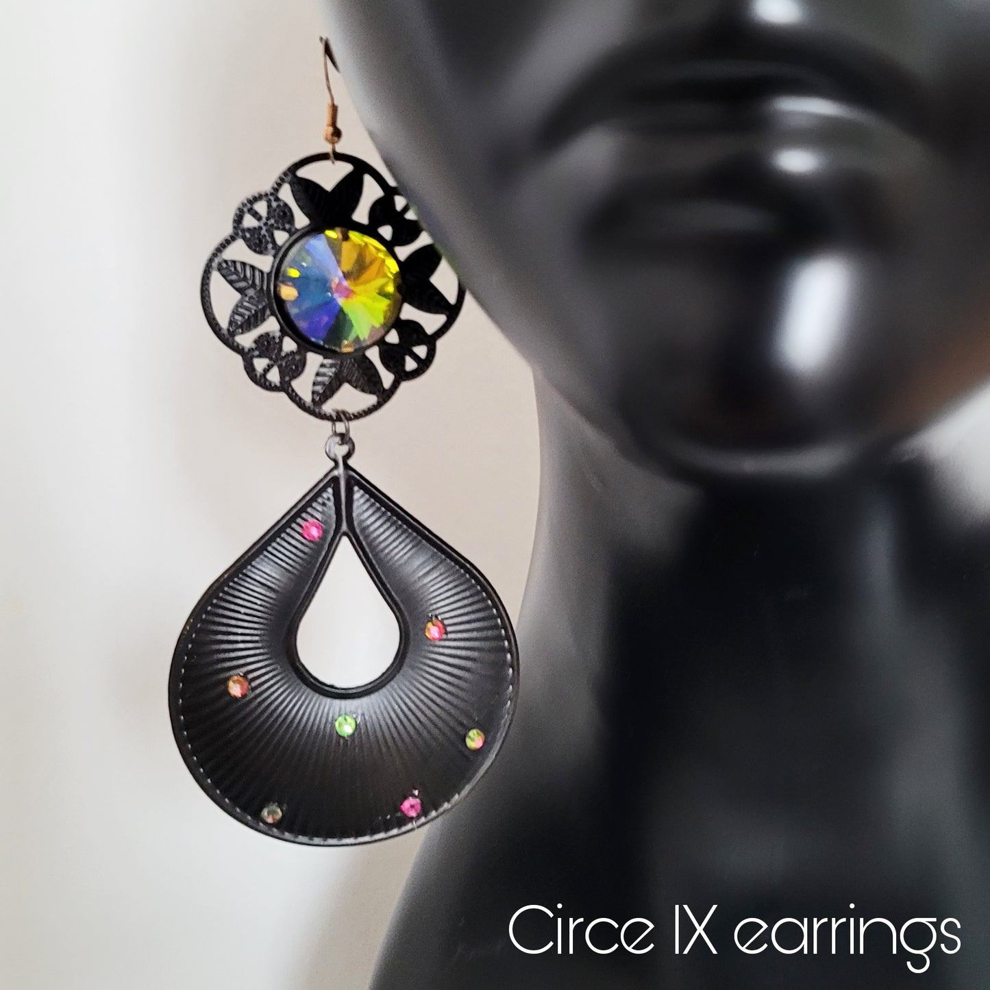 Deusa ex Machina collection: The Circe earrings