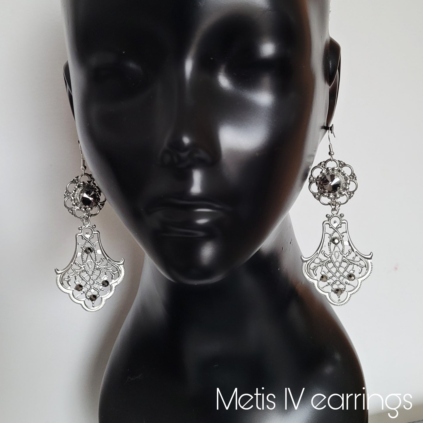 Deusa ex Machina collection: The Metis earrings