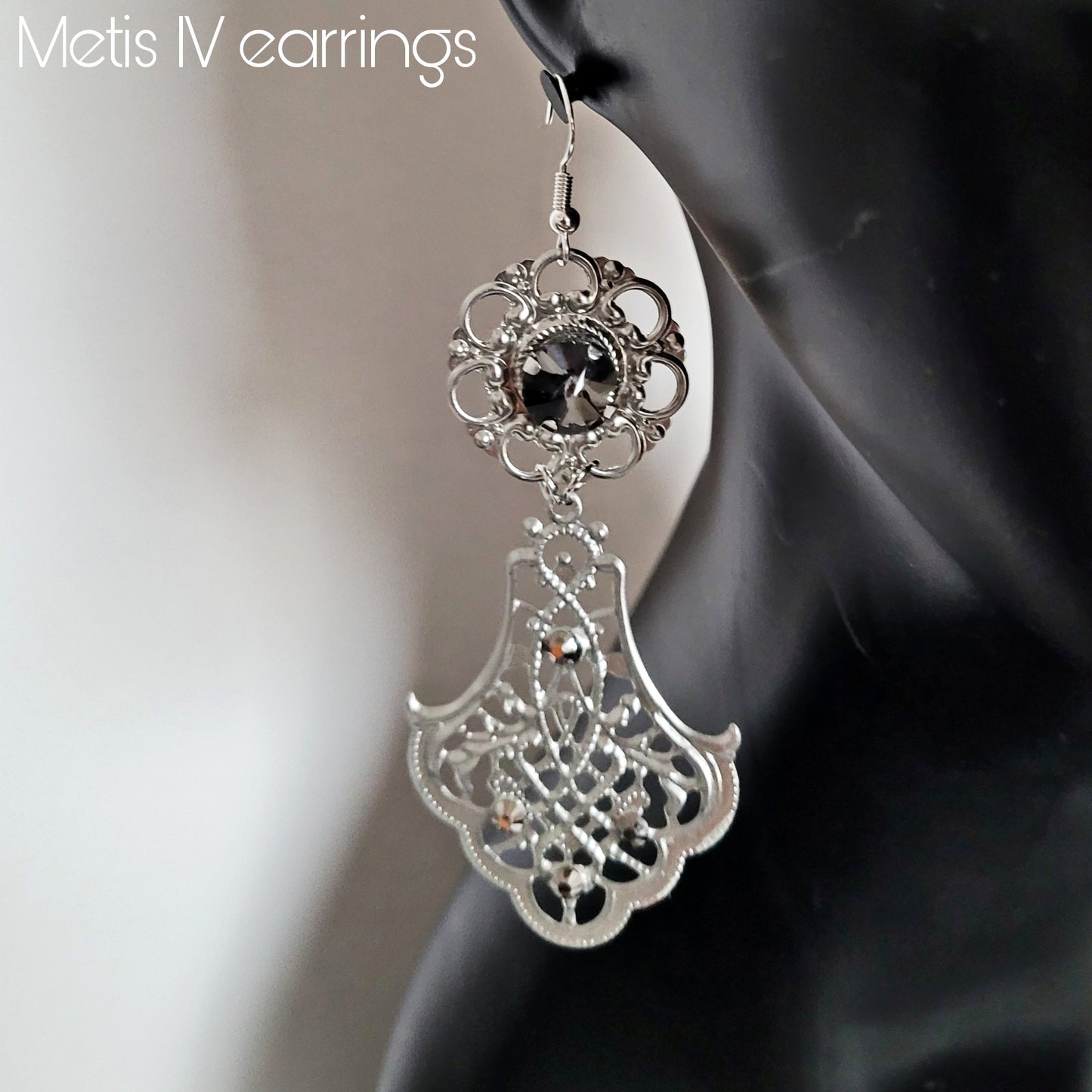 Deusa ex Machina collection: The Metis earrings