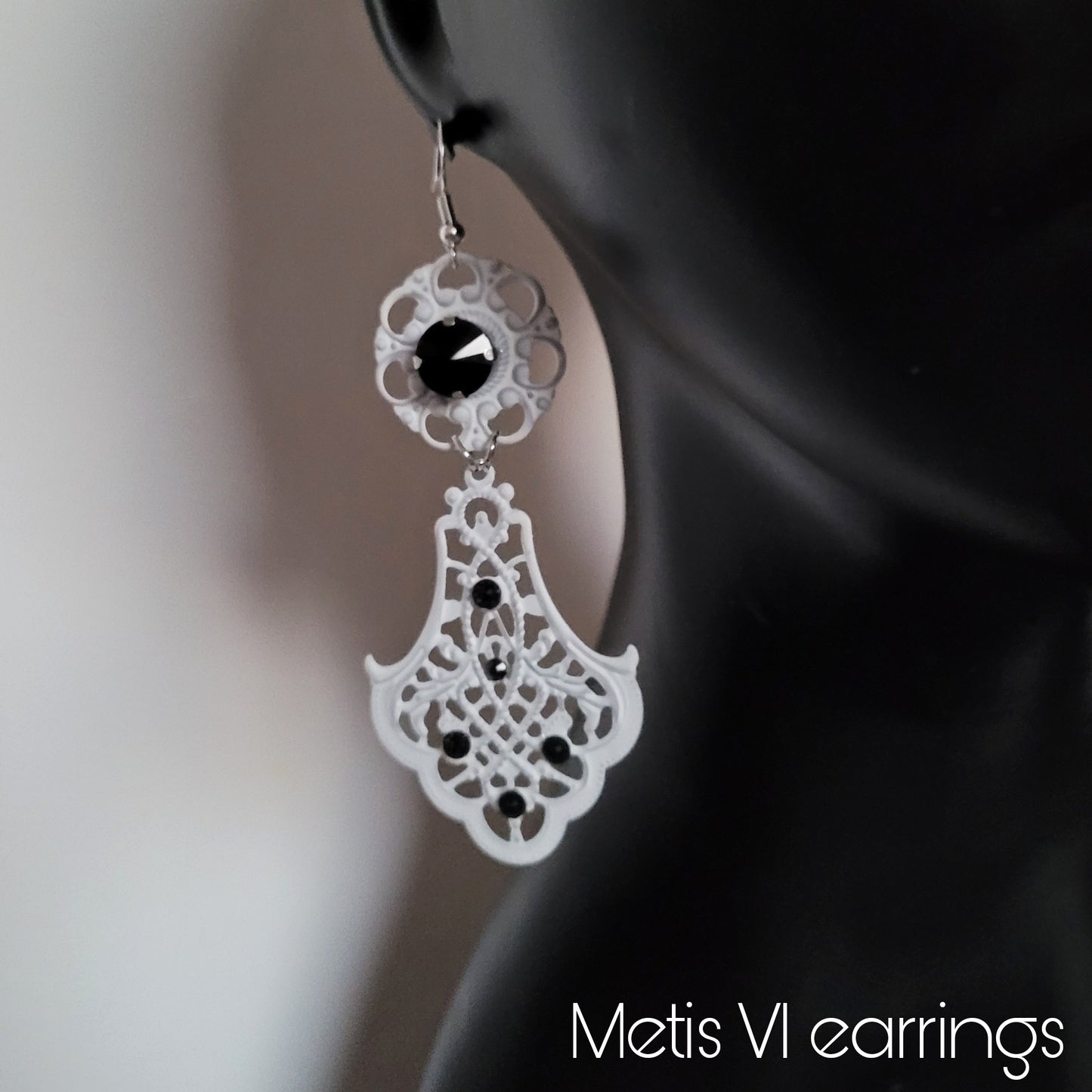 Deusa ex Machina collection: The Metis earrings