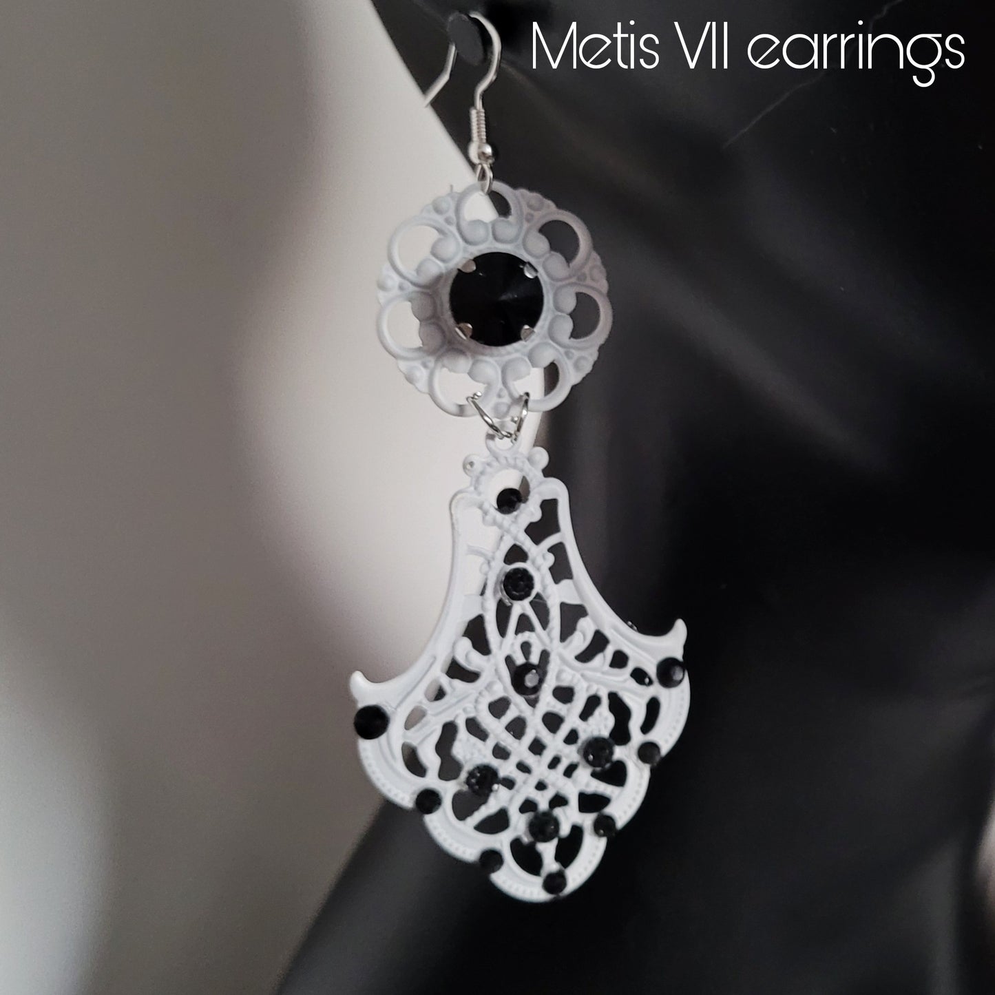 Deusa ex Machina collection: The Metis earrings