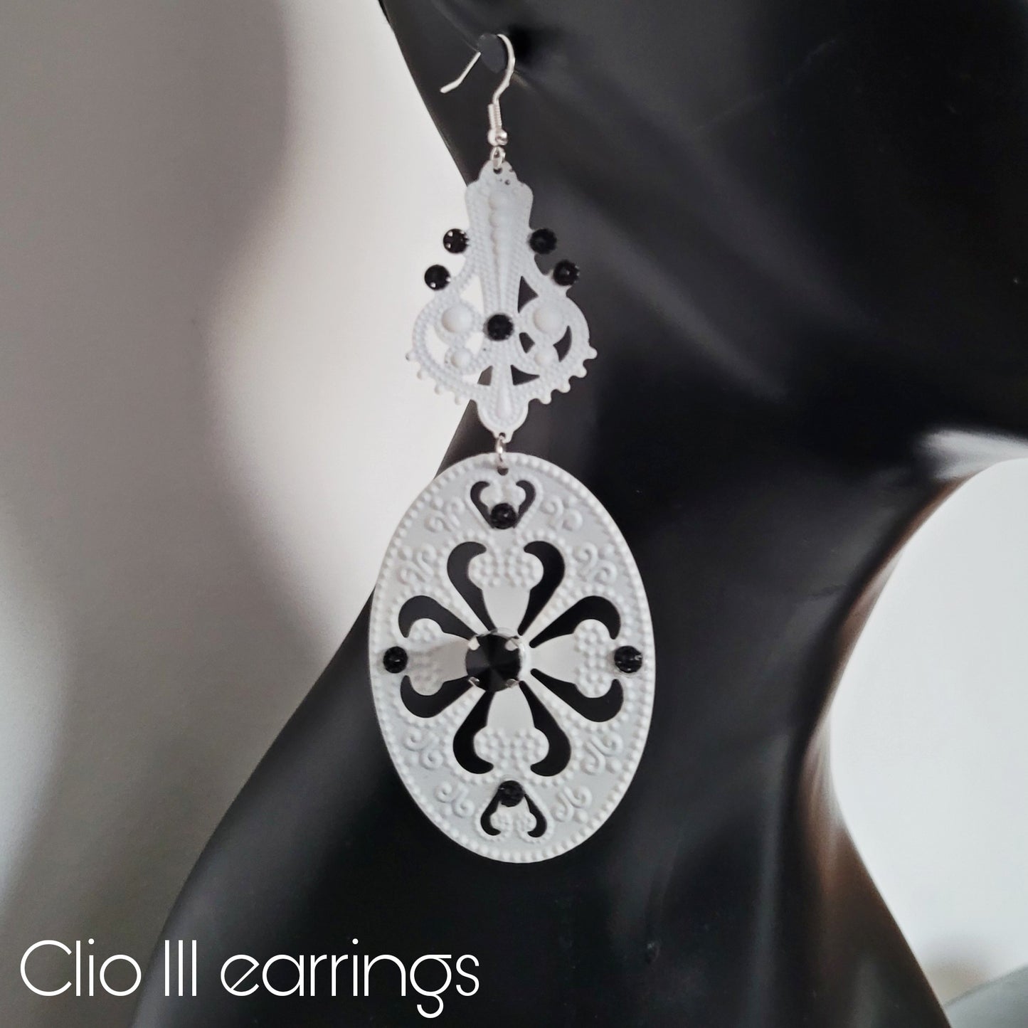 Deusa ex Machina collection: The Clio earrings