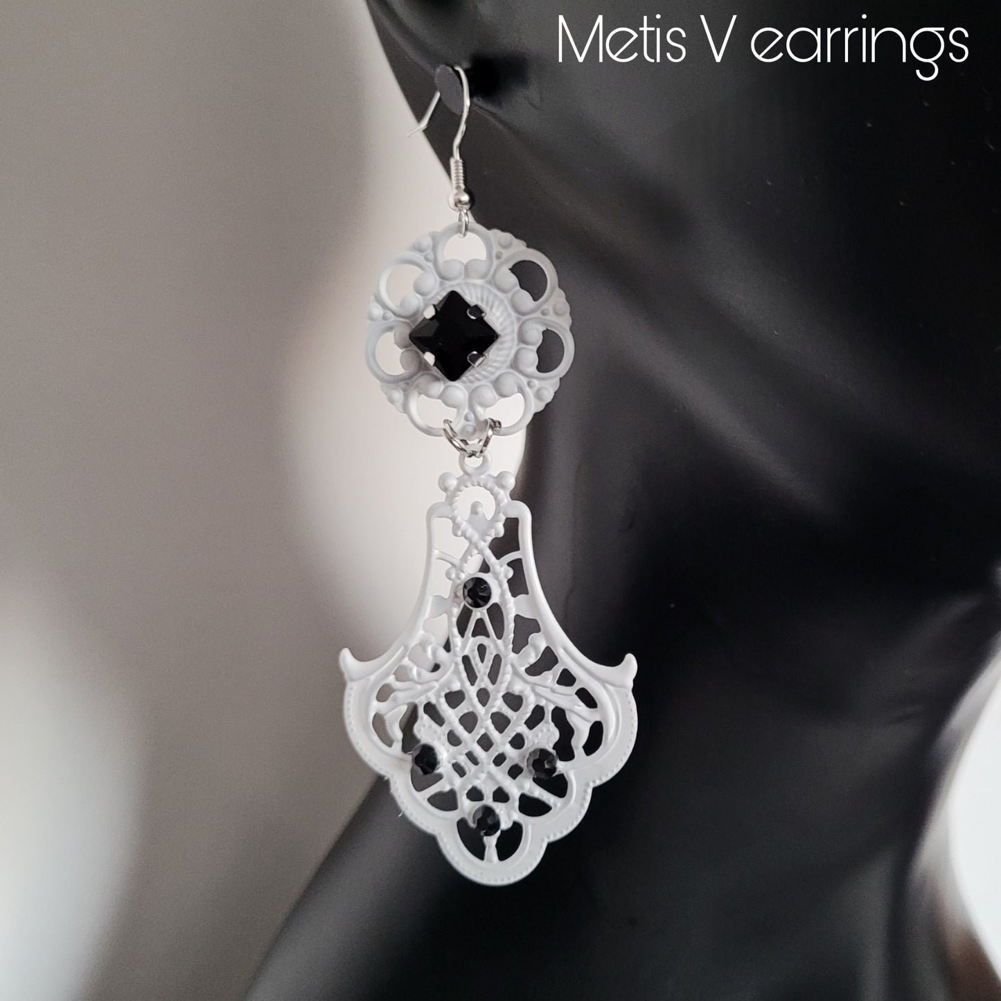 Deusa ex Machina collection: The Metis earrings