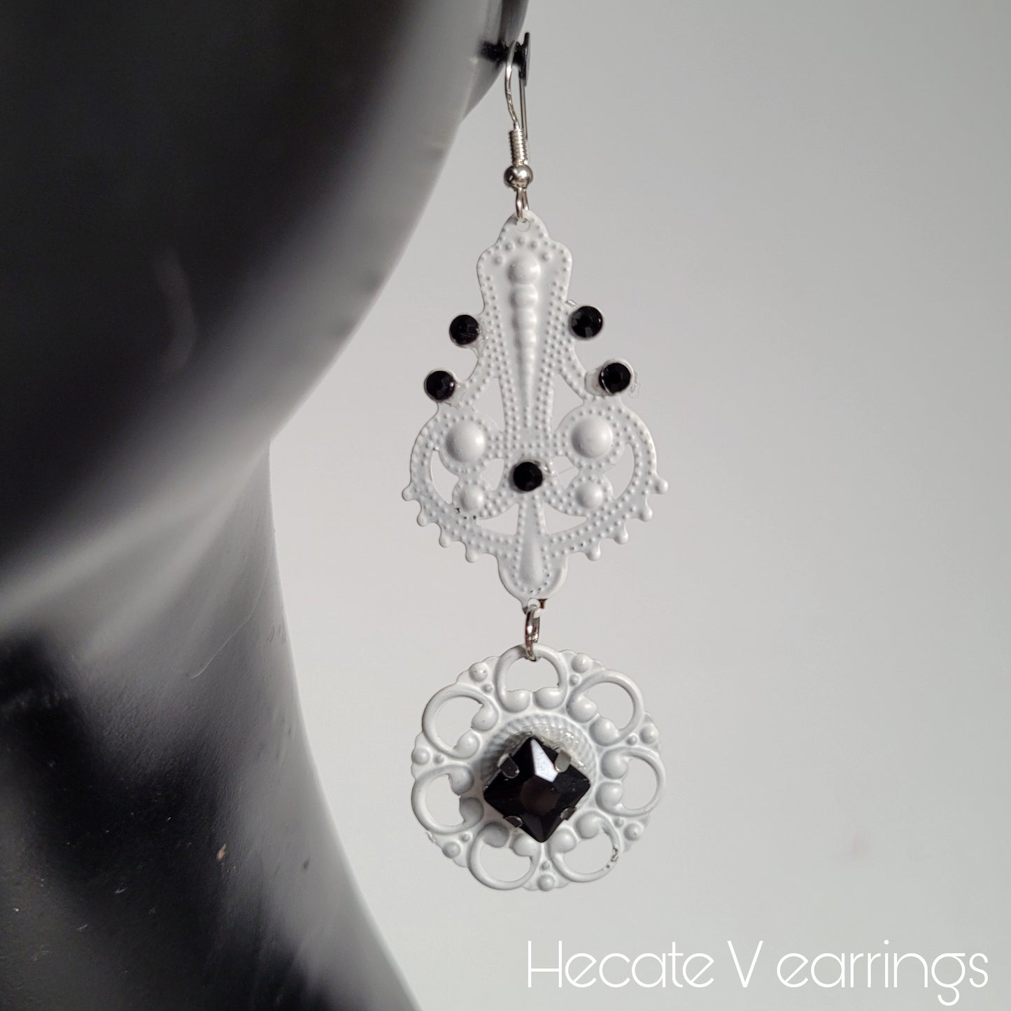 Deusa ex Machina collection: The Hecate earrings