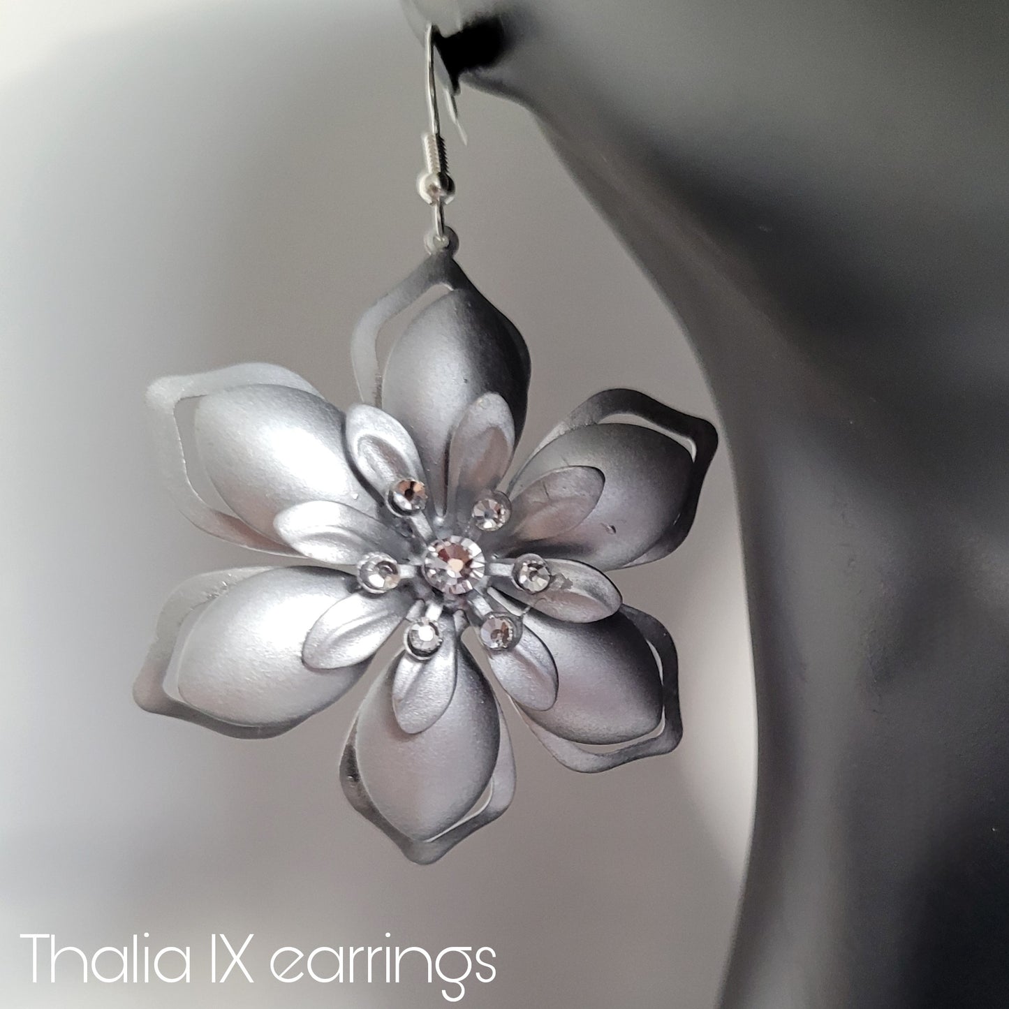Deusa ex Machina collection: The Thalia earrings