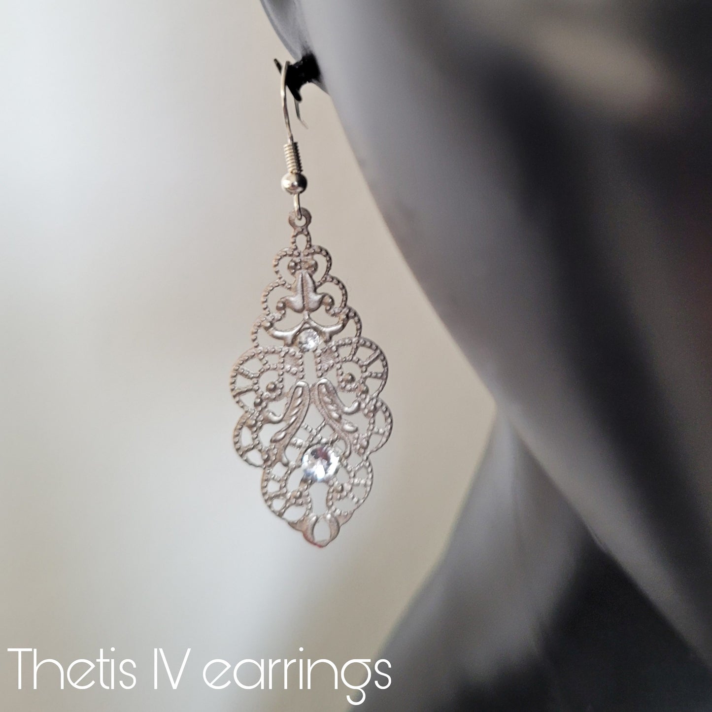 Deusa ex Machina collection: The Thetis earrings