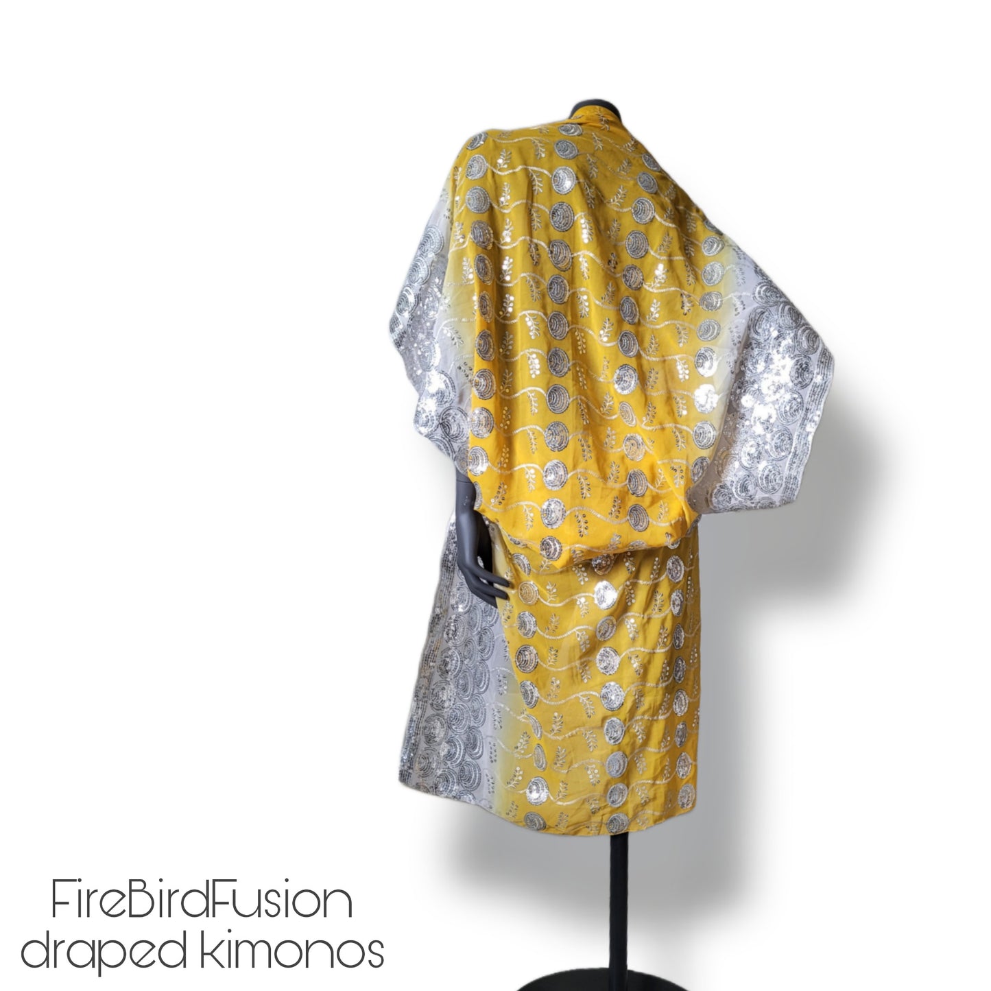 Draped kimono in white and warm yellow and white with silver embroidery (M)