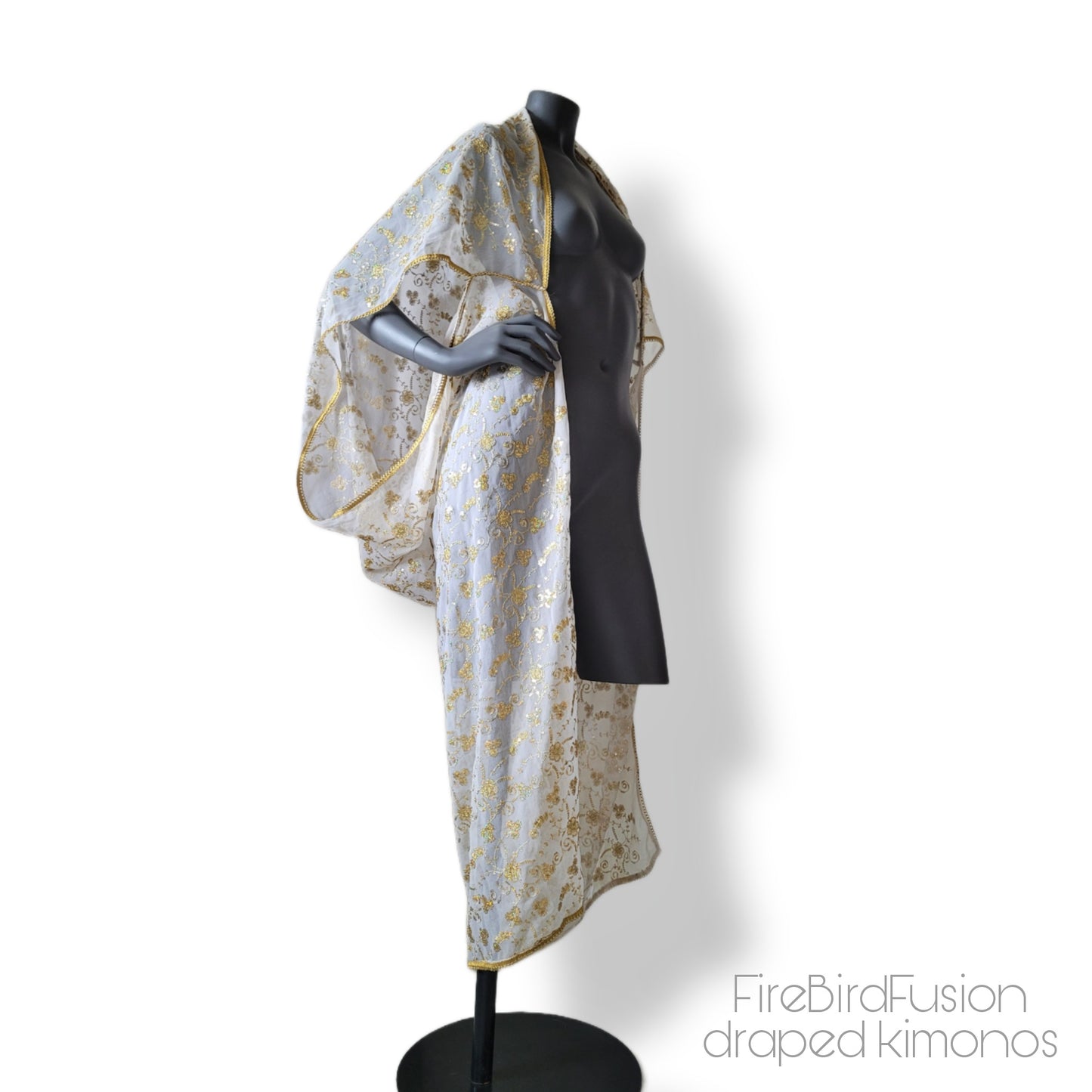 Draped kimono in beige / white with golden irredecent embroidery (M)