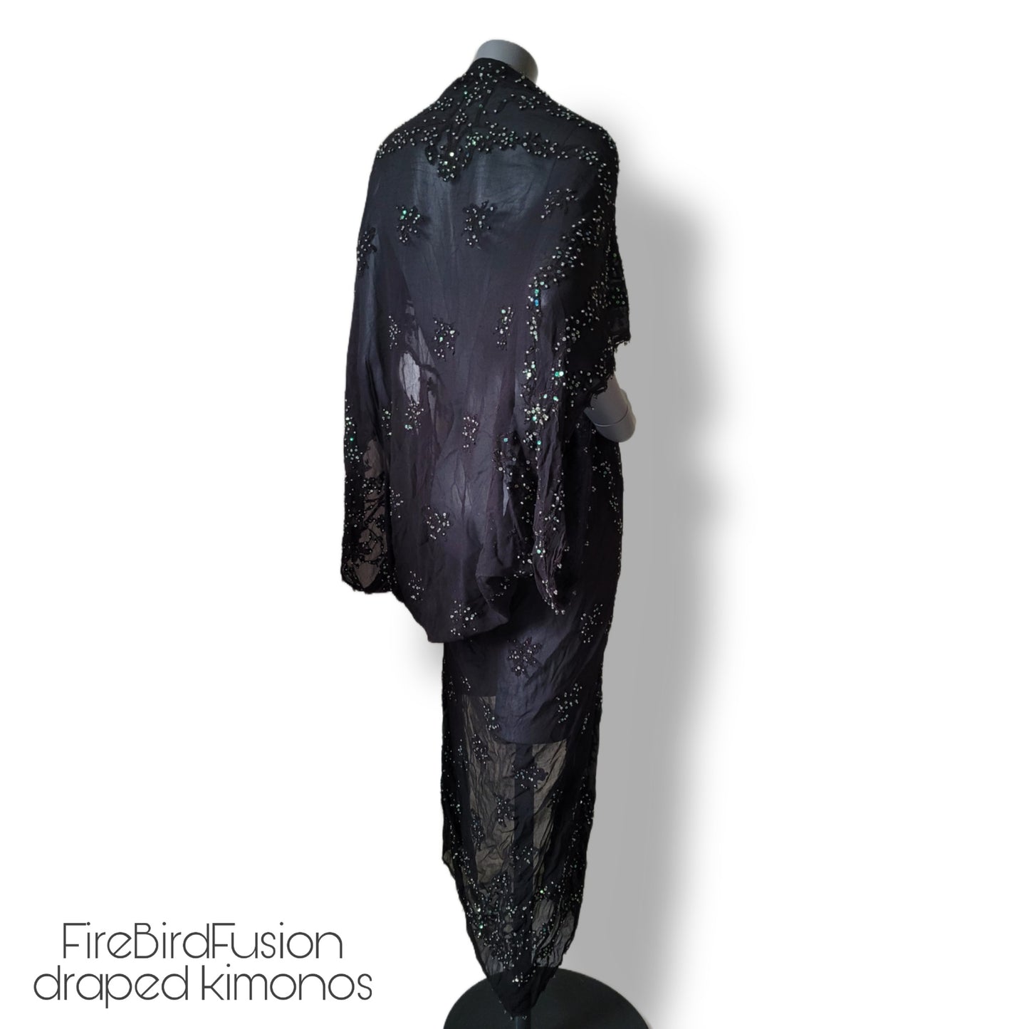 Draped kimono black with subtle irredecent embroidered pattern (M)