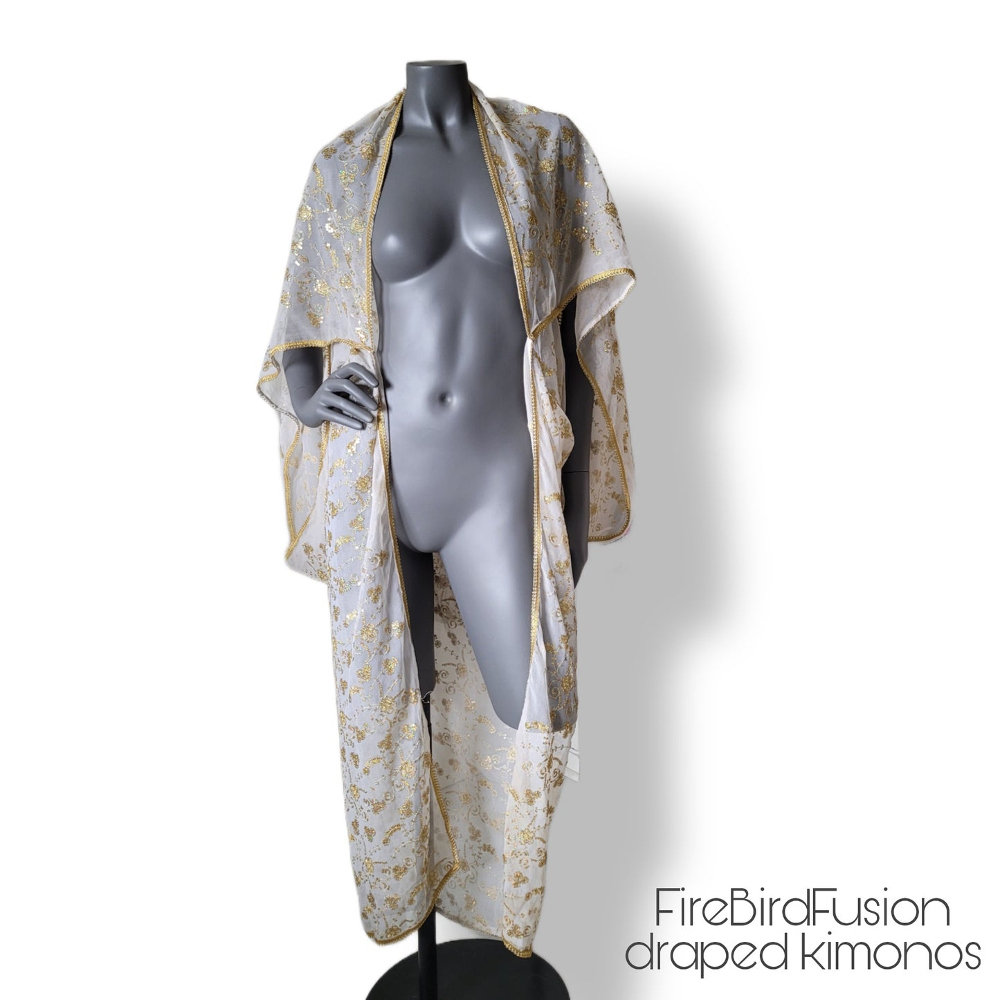Draped kimono in beige / white with golden irredecent embroidery (M)