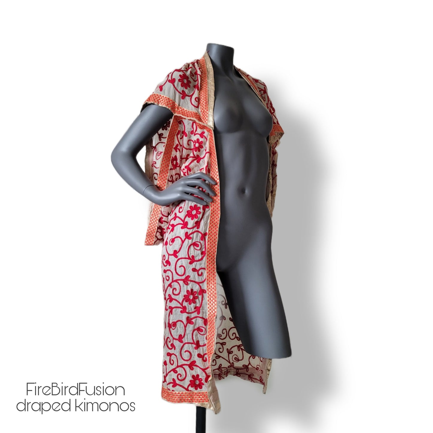 Draped short kimono in ivory white with red floral embroidery (XS)
