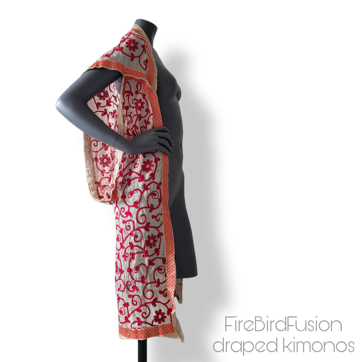 Draped short kimono in ivory white with red floral embroidery (XS)
