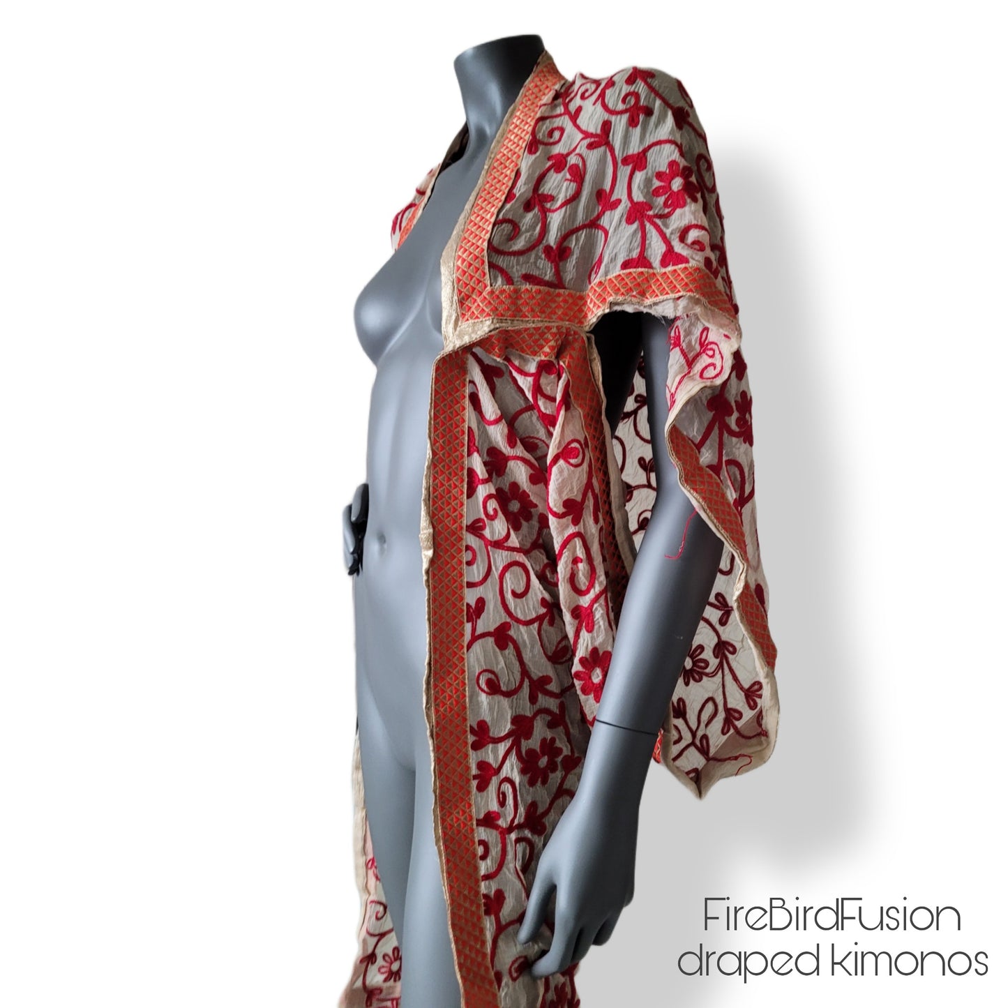 Draped short kimono in ivory white with red floral embroidery (XS)