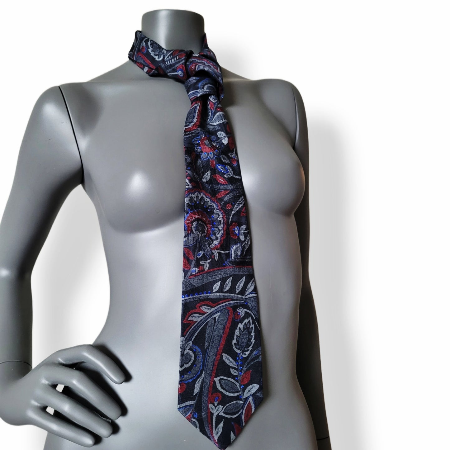 Another Dance collection: Något jag drömt tie, retro necktie with glass crystals