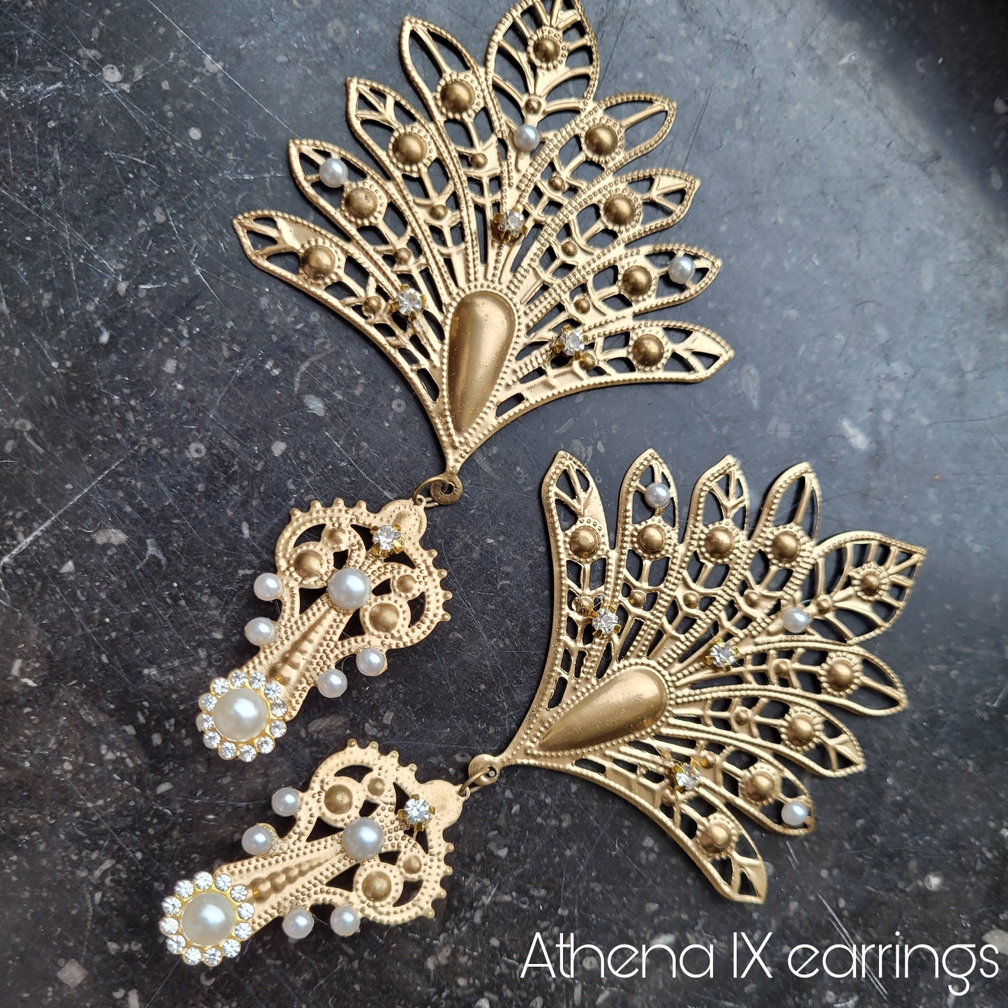 Deusa ex Machina collection: The Athena earrings (stud versions)