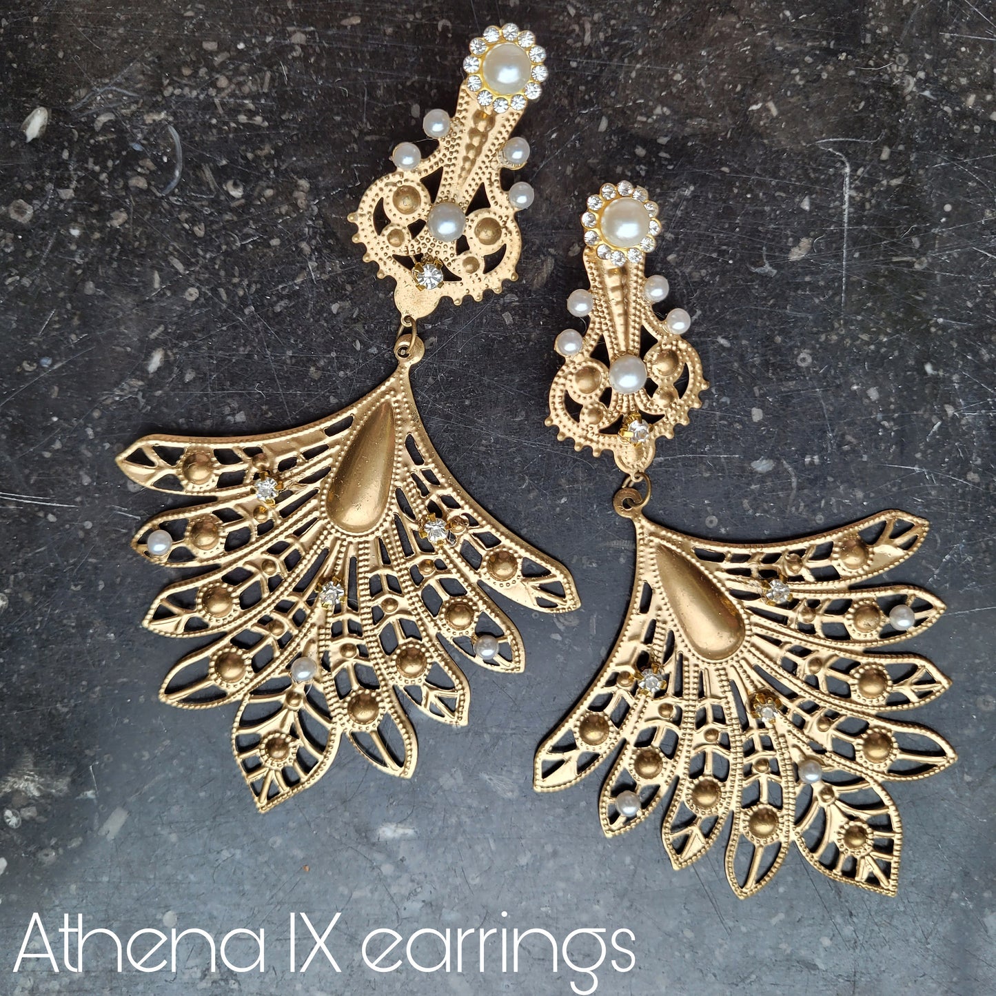 Deusa ex Machina collection: The Athena earrings (stud versions)