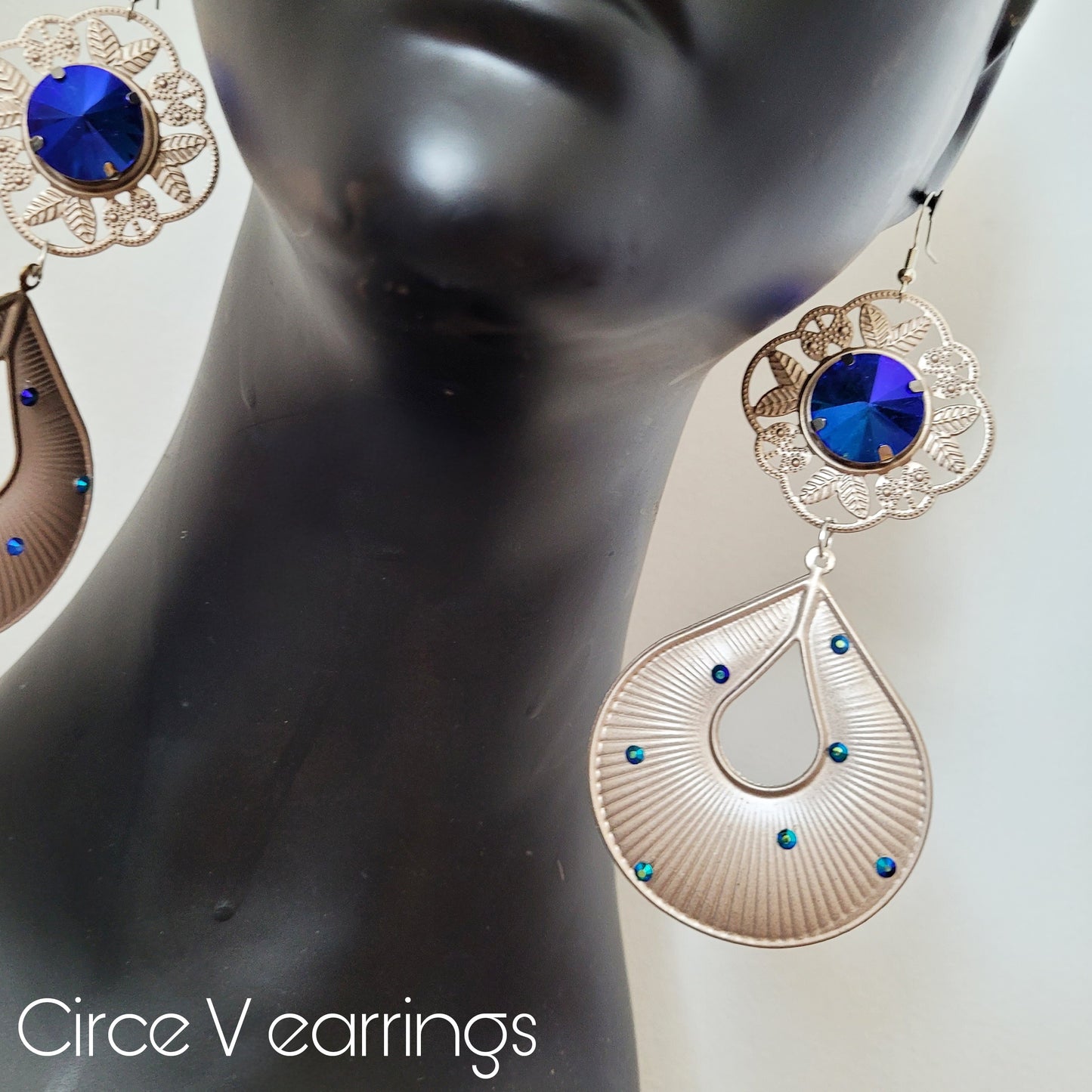 Deusa ex Machina collection: The Circe earrings