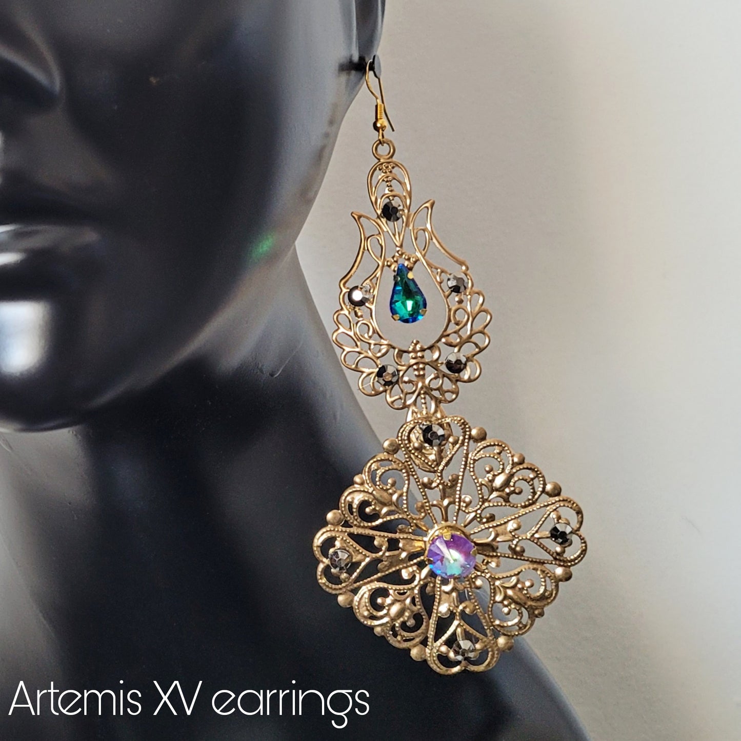 Deusa ex Machina collection: The Artemis earrings