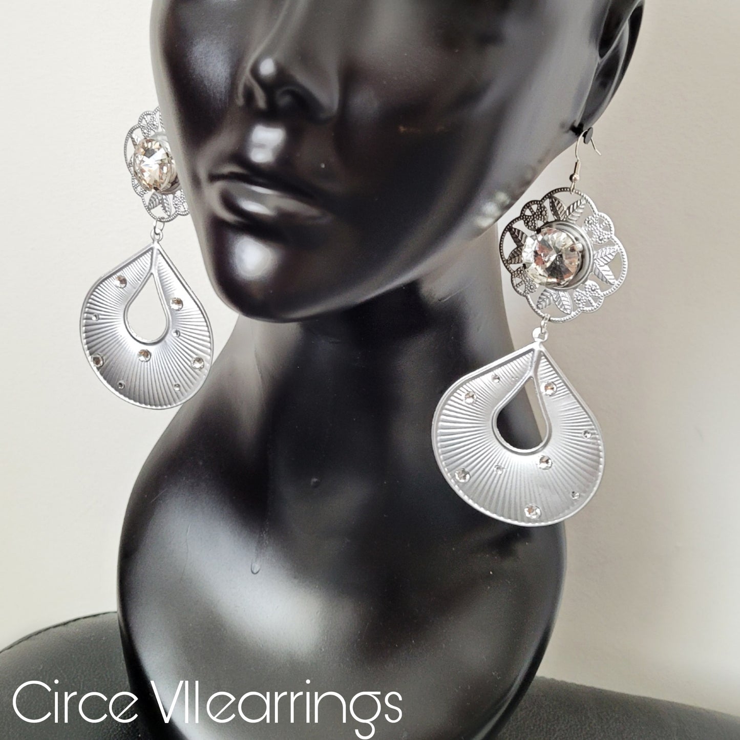 Deusa ex Machina collection: The Circe earrings