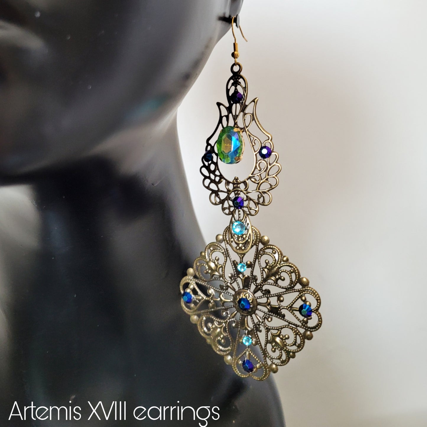 Deusa ex Machina collection: The Artemis earrings