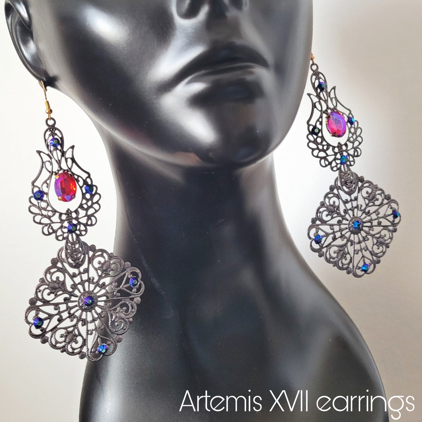 Deusa ex Machina collection: The Artemis earrings