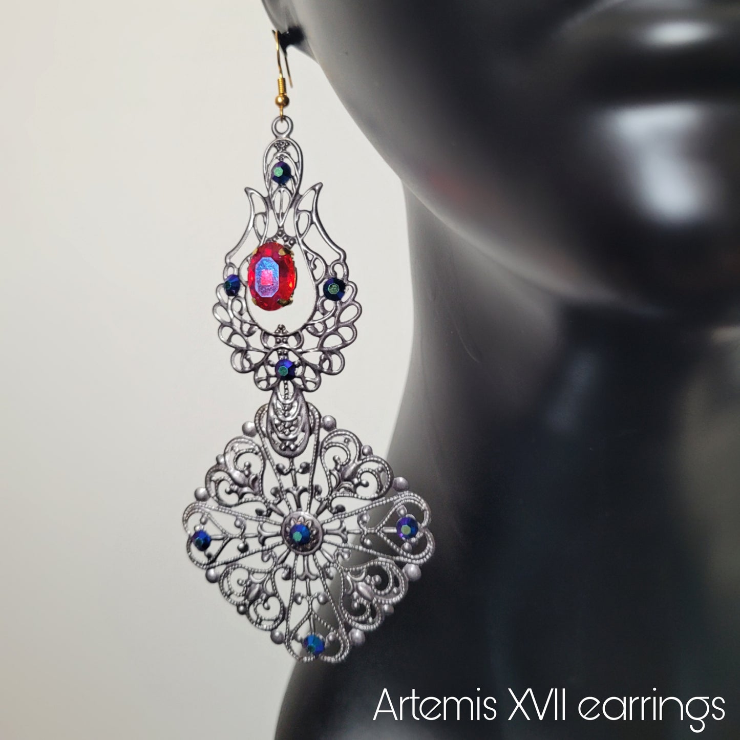 Deusa ex Machina collection: The Artemis earrings