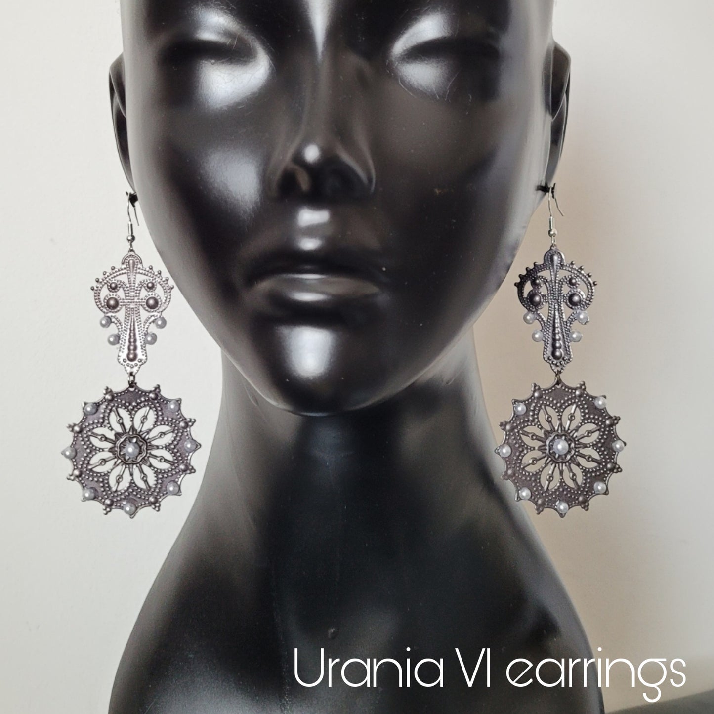 Deusa ex Machina collection: The Urania earrings