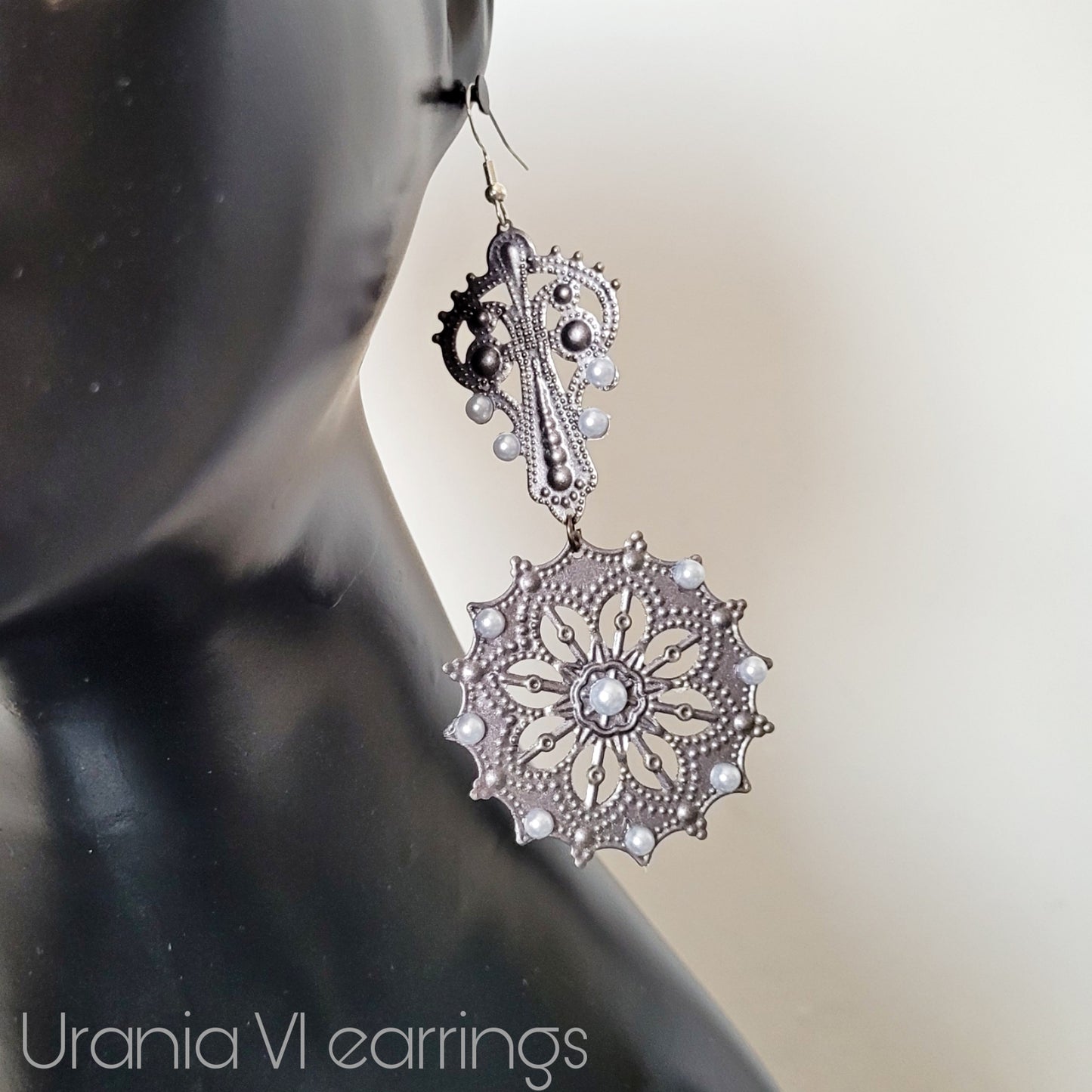 Deusa ex Machina collection: The Urania earrings
