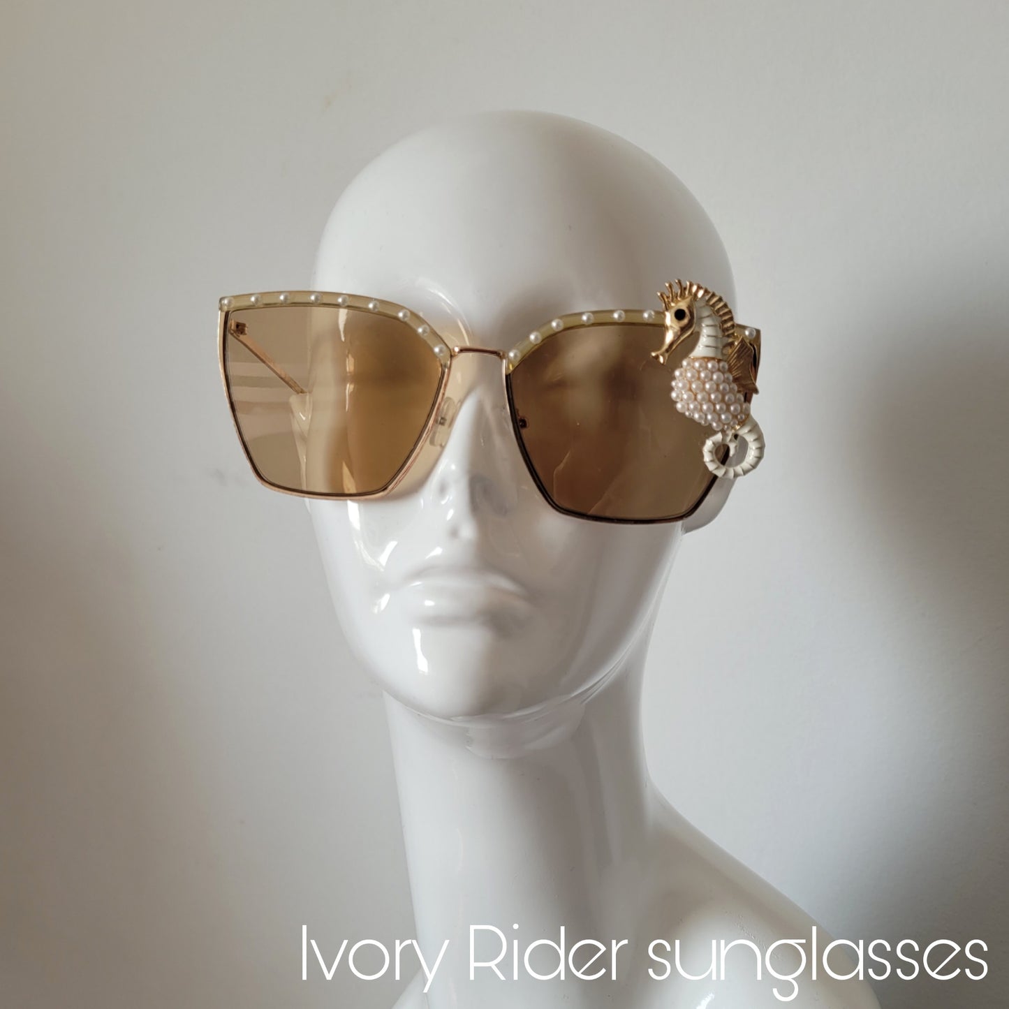 Shifting Depths collection: the Ivory Rider sunglasses
