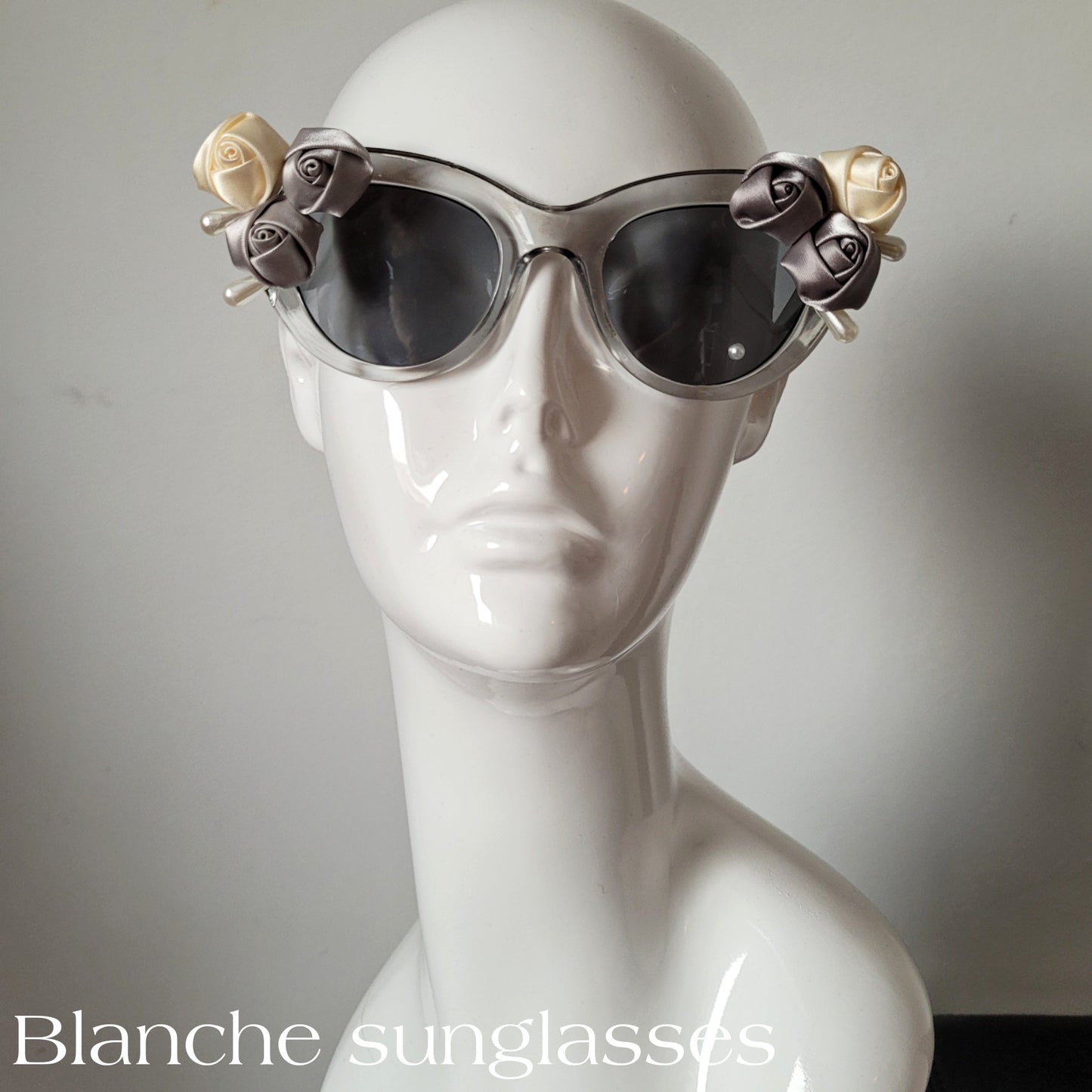 Á vallians coeurs riens impossible Collection: The Blanche sunglasses