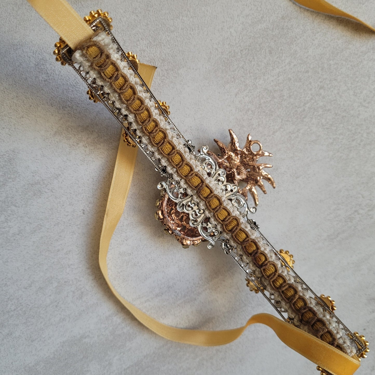 WhatEver collection: The Swing it, Magistern, reversable metal choker with a pineapple, glass crystals, and faux pearls. Can be worn both ways.