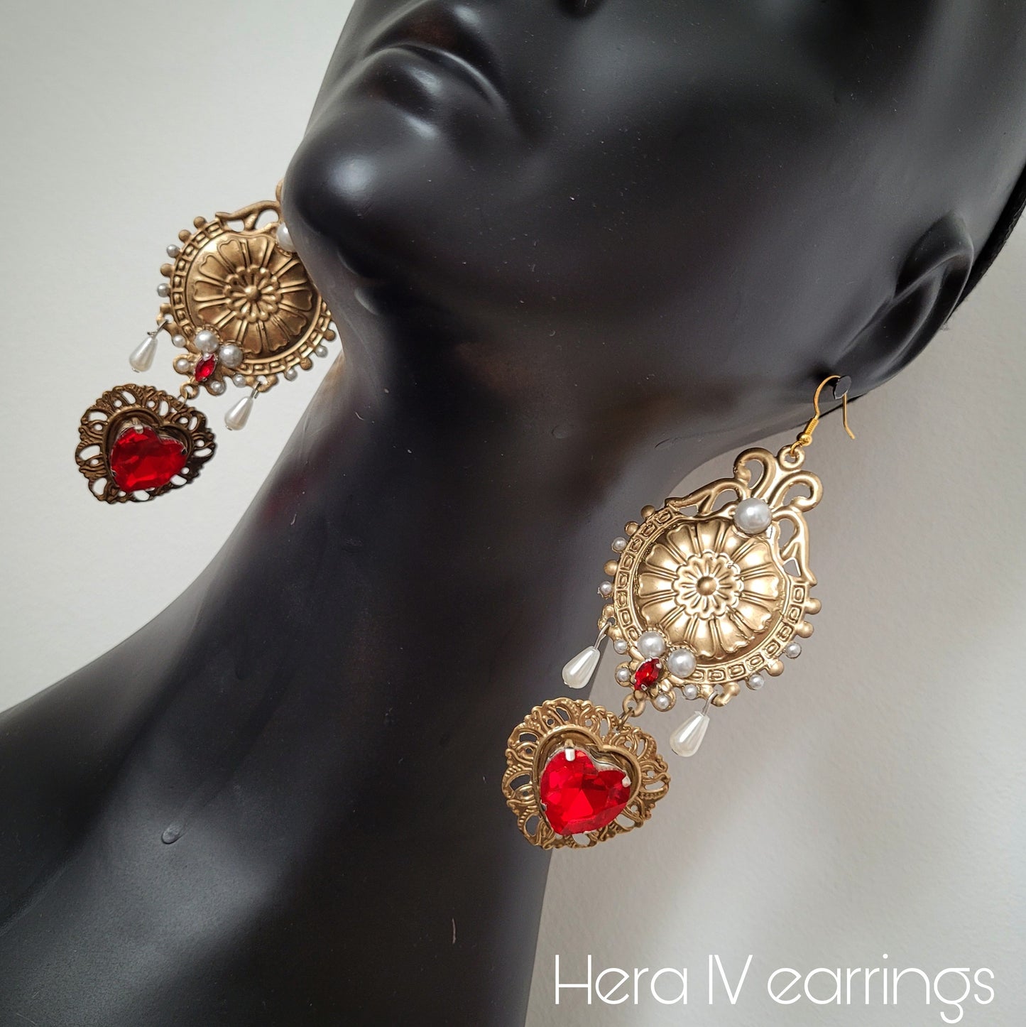 Deusa ex Machina collection: The Hera earrings