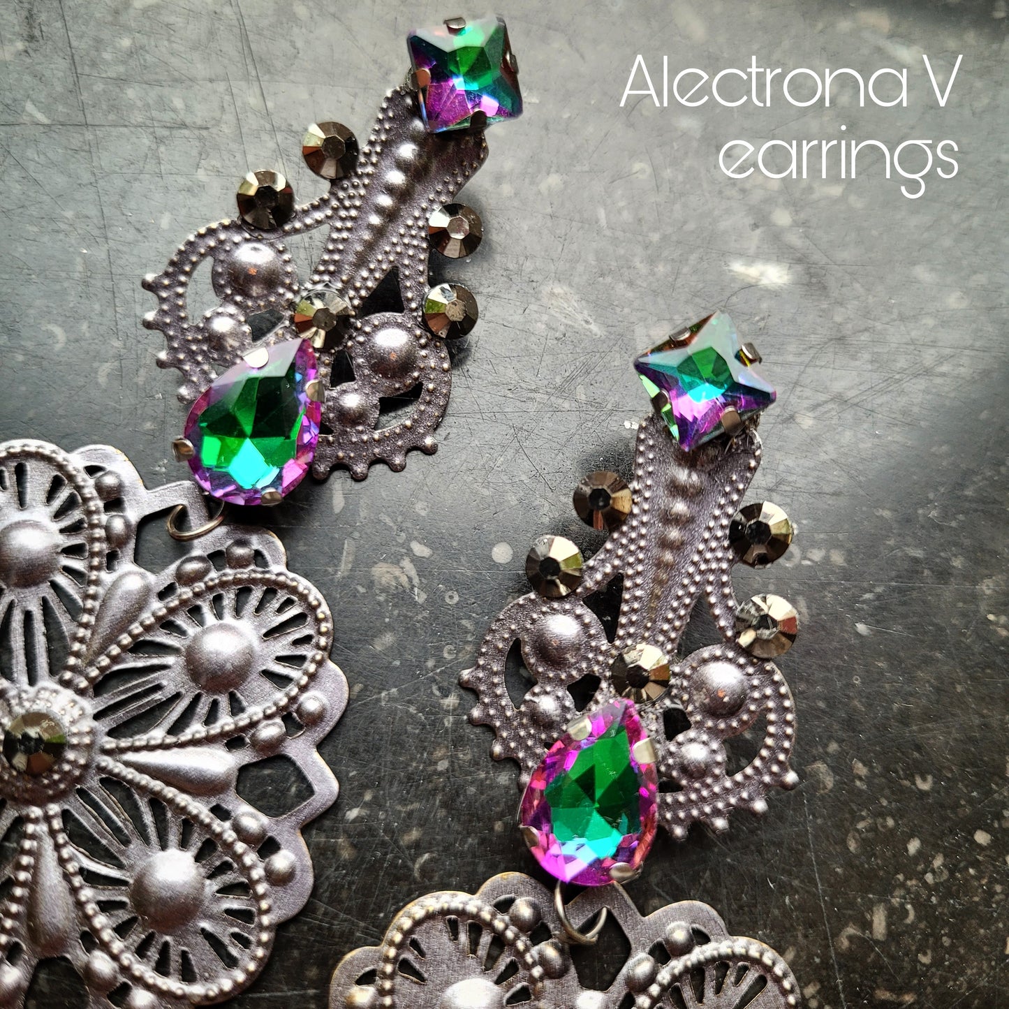 Deusa ex Machina collection: The Alectrona earrings (stud versions)