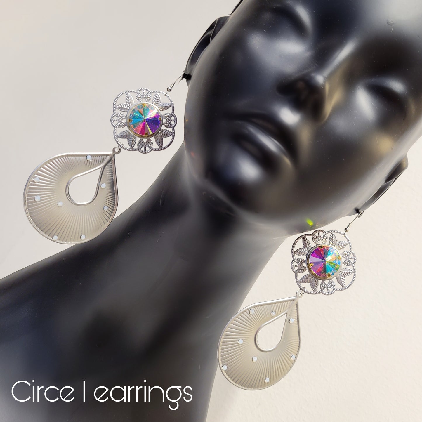 Deusa ex Machina collection: The Circe earrings