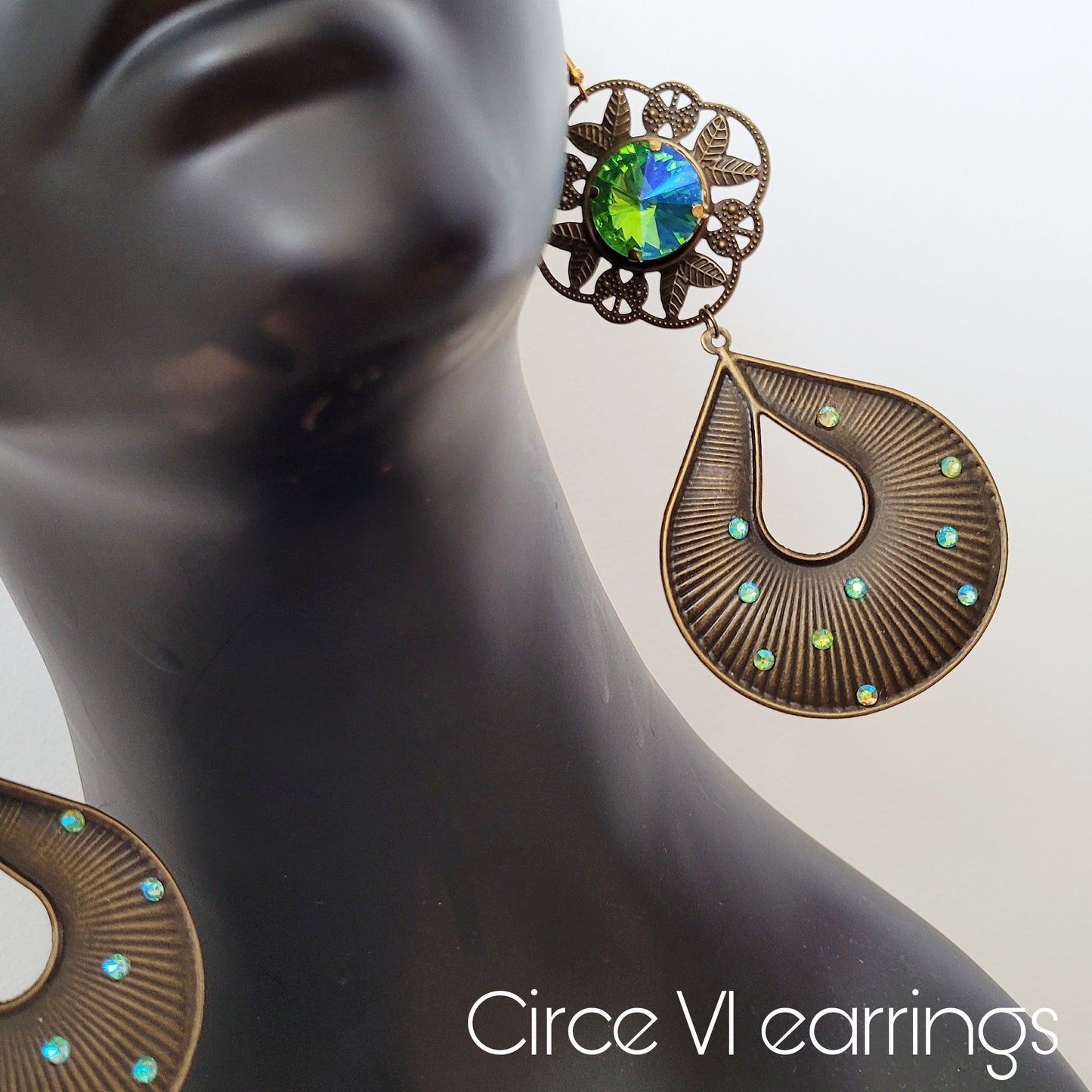 Deusa ex Machina collection: The Circe earrings