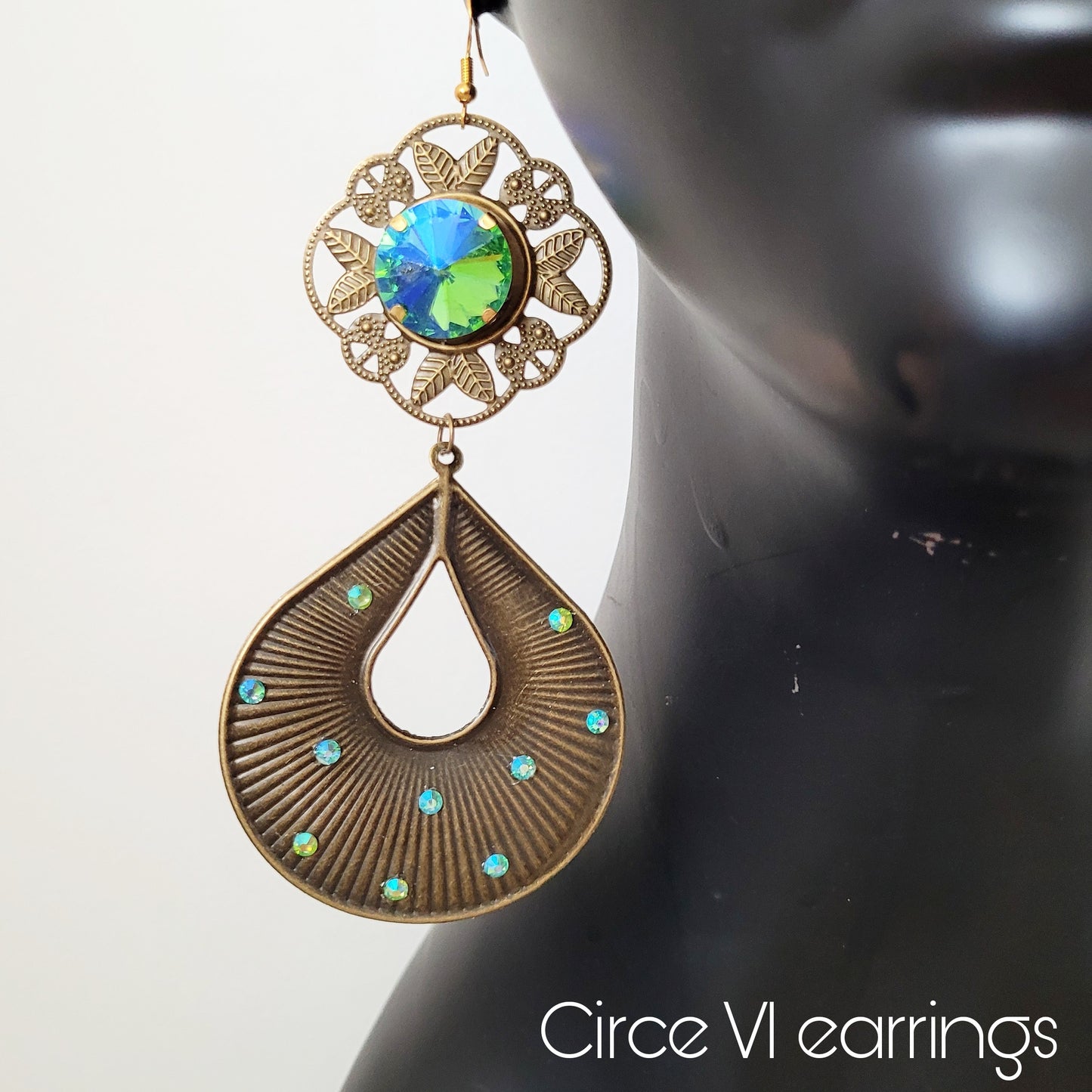 Deusa ex Machina collection: The Circe earrings