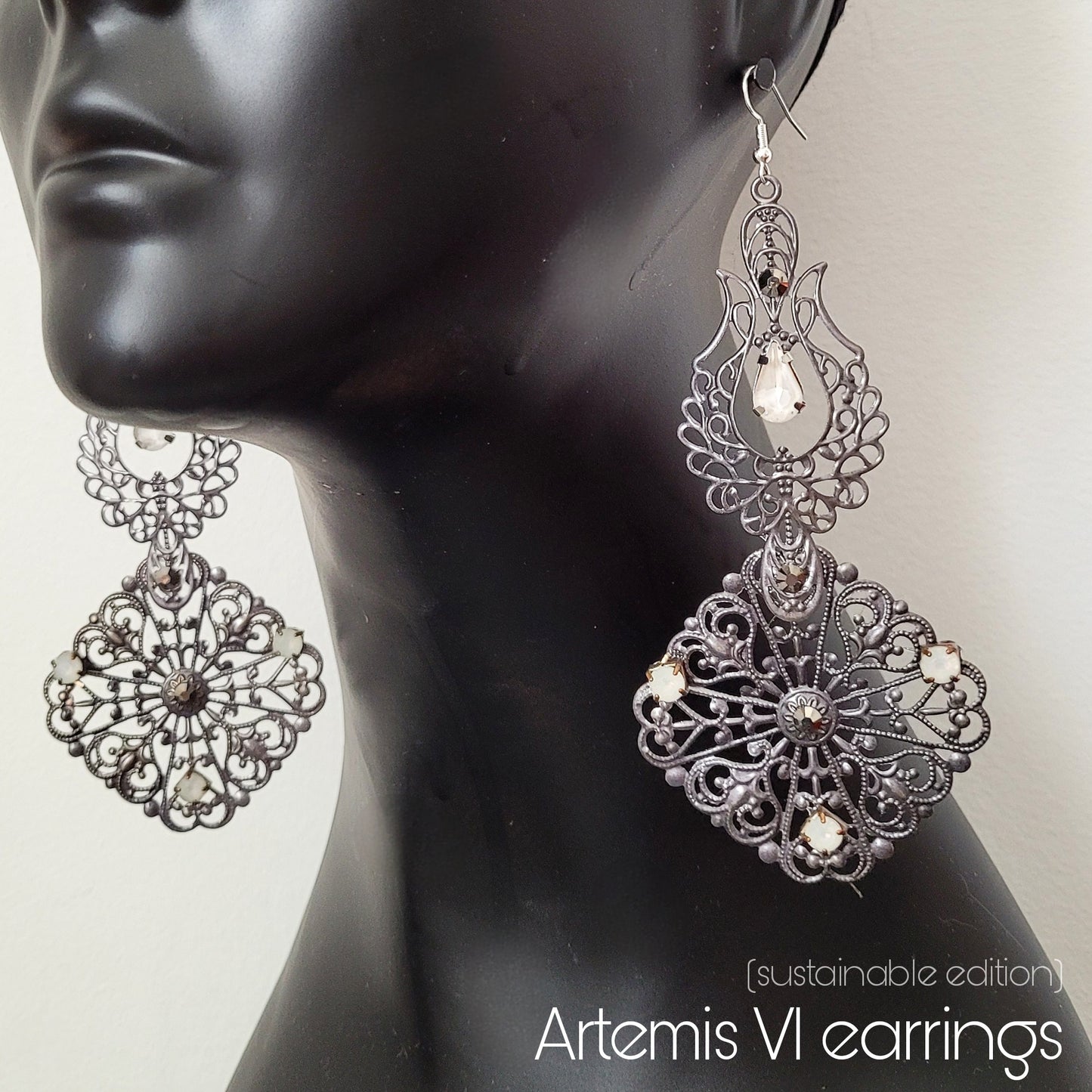 Deusa ex Machina collection: The Artemis earrings