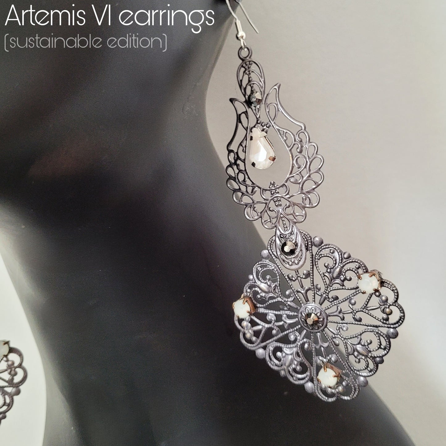 Deusa ex Machina collection: The Artemis earrings