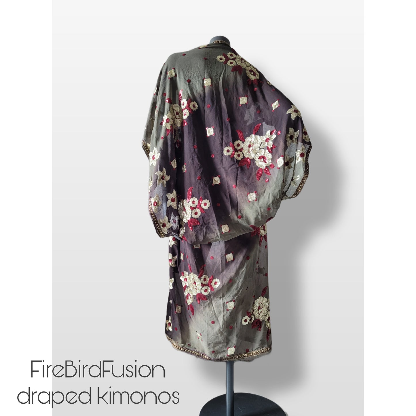 Draped ombre kimono with elaborated hand embrodery in warm silver and wine red (M)