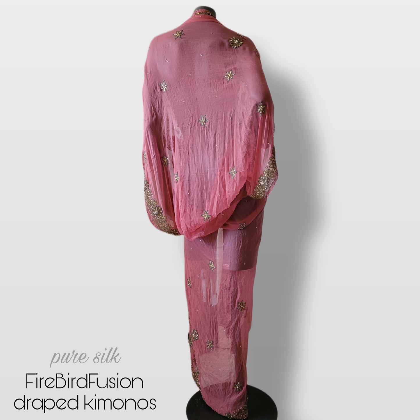 Luxurious draped kimono in pure silk, in dusty pink with stunning glass bead embroidery (XL)