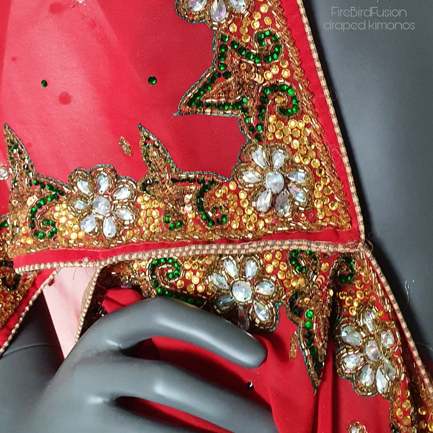 Draped kimono in red with a beautifully embroidered trim with glass beads (L)