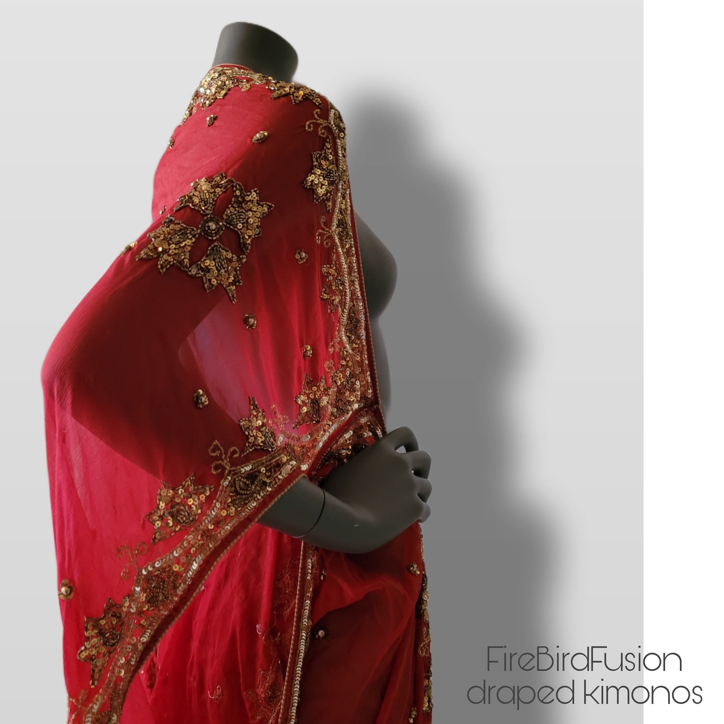 Draped kimono in red with elaborated hand embrodery in gold (M-L)