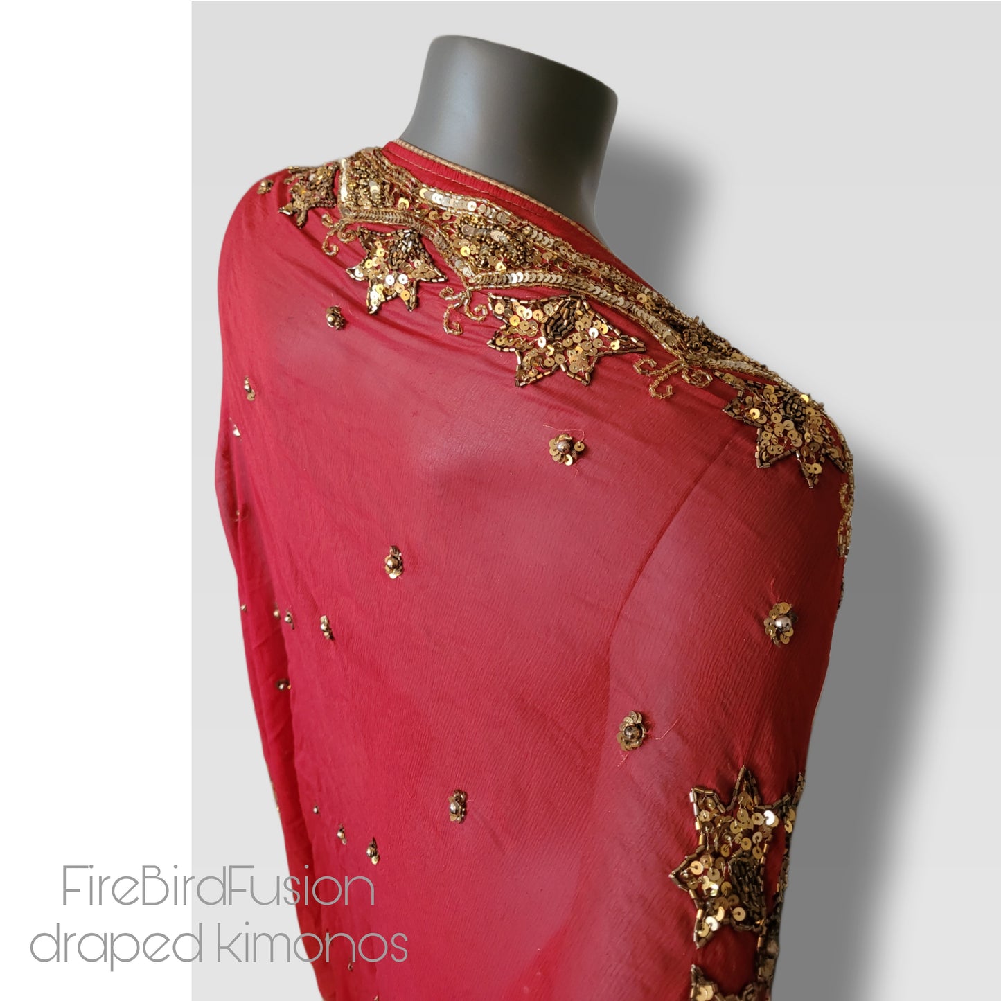 Draped kimono in red with elaborated hand embrodery in gold (M-L)