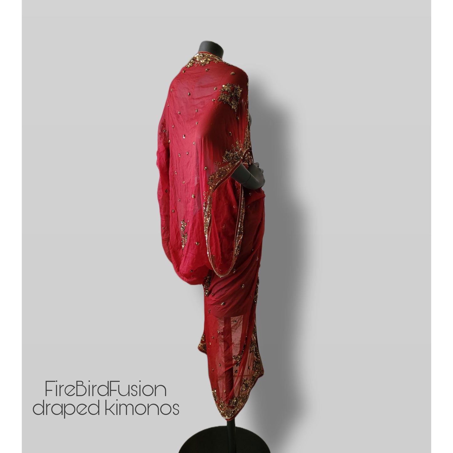 Draped kimono in red with elaborated hand embrodery in gold (M-L)